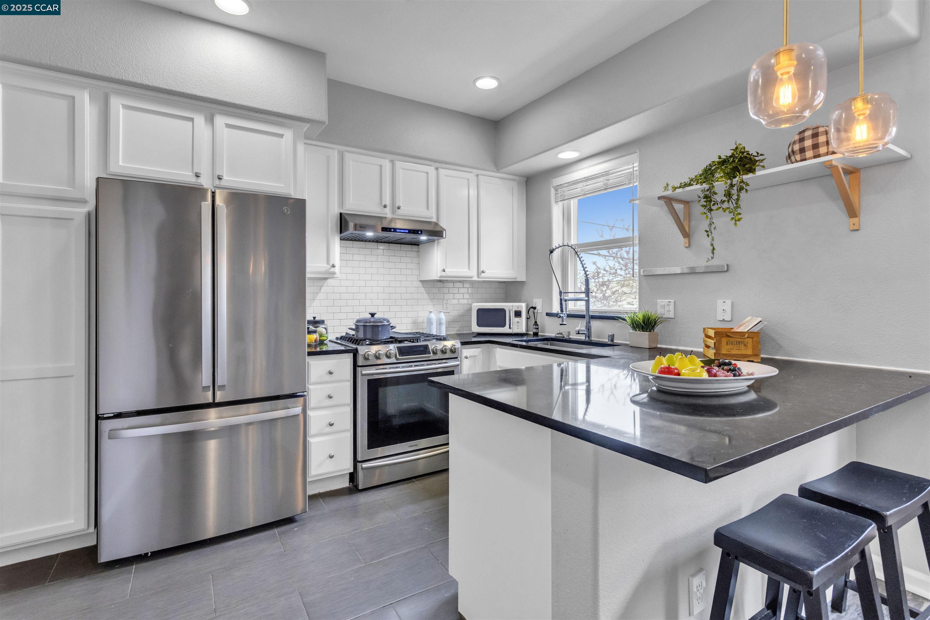 Detail Gallery Image 12 of 41 For 2745 Holly St, San Pablo,  CA 94806 - 3 Beds | 2/1 Baths