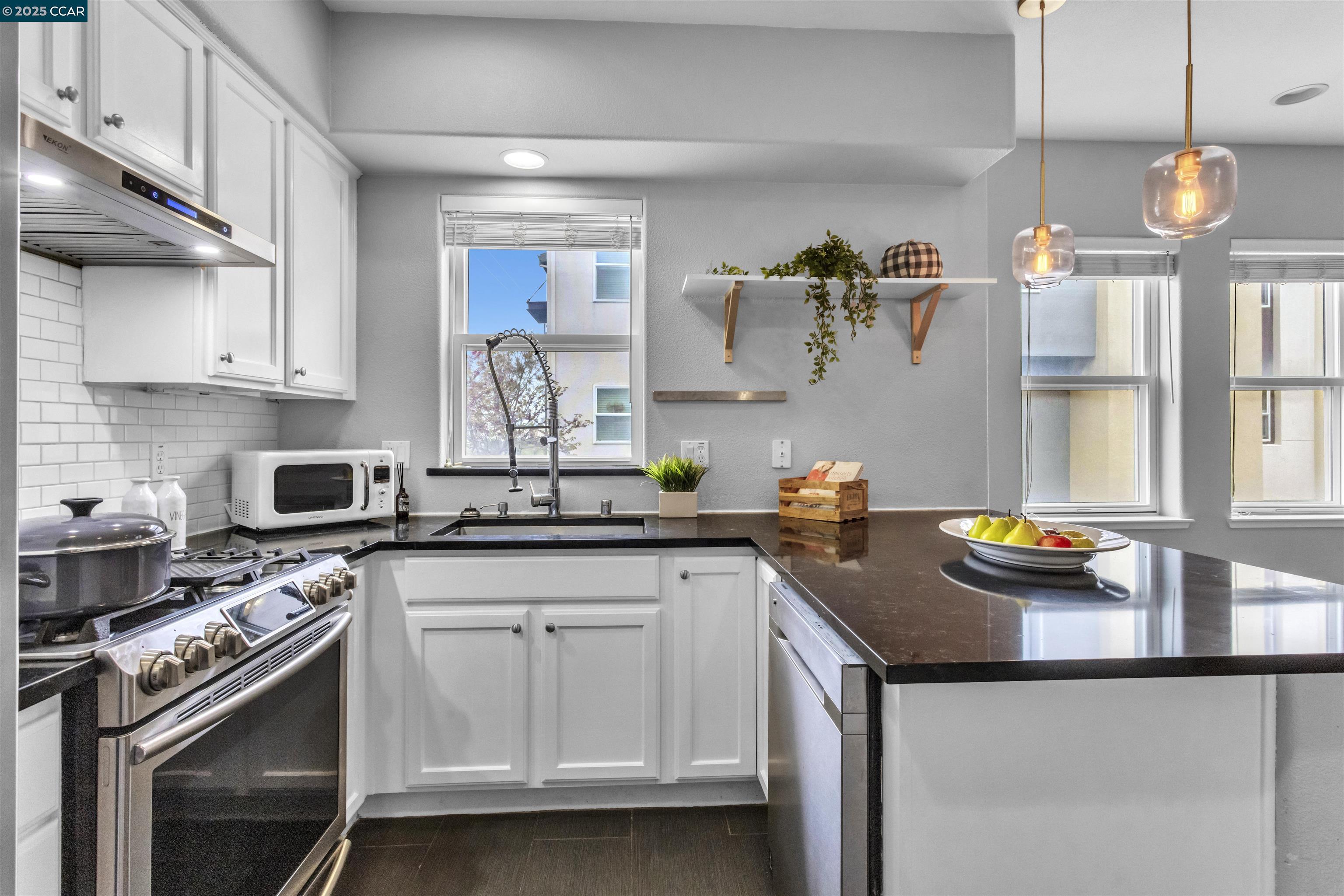 Detail Gallery Image 13 of 41 For 2745 Holly St, San Pablo,  CA 94806 - 3 Beds | 2/1 Baths