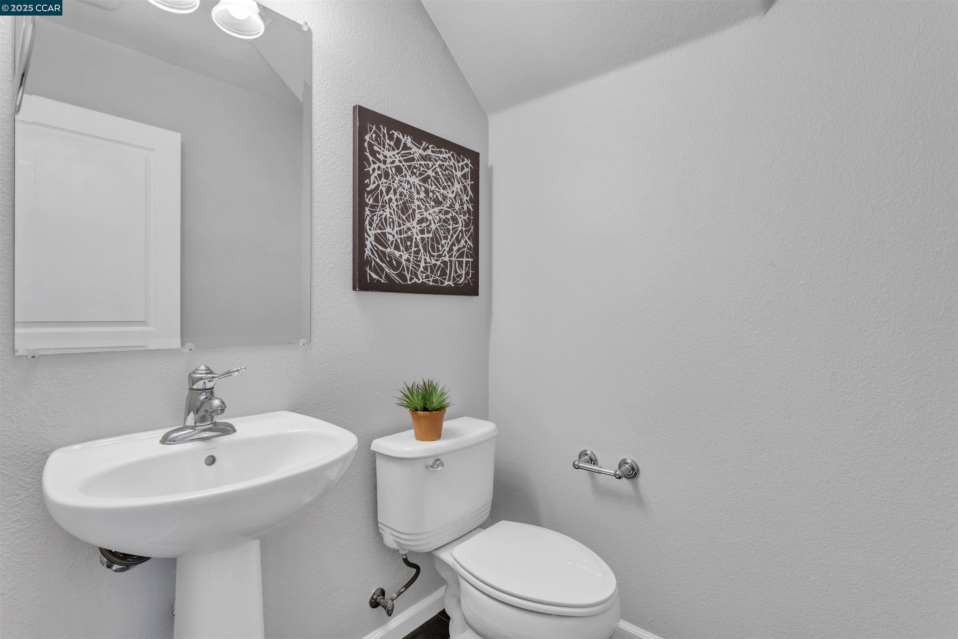 Detail Gallery Image 14 of 41 For 2745 Holly St, San Pablo,  CA 94806 - 3 Beds | 2/1 Baths