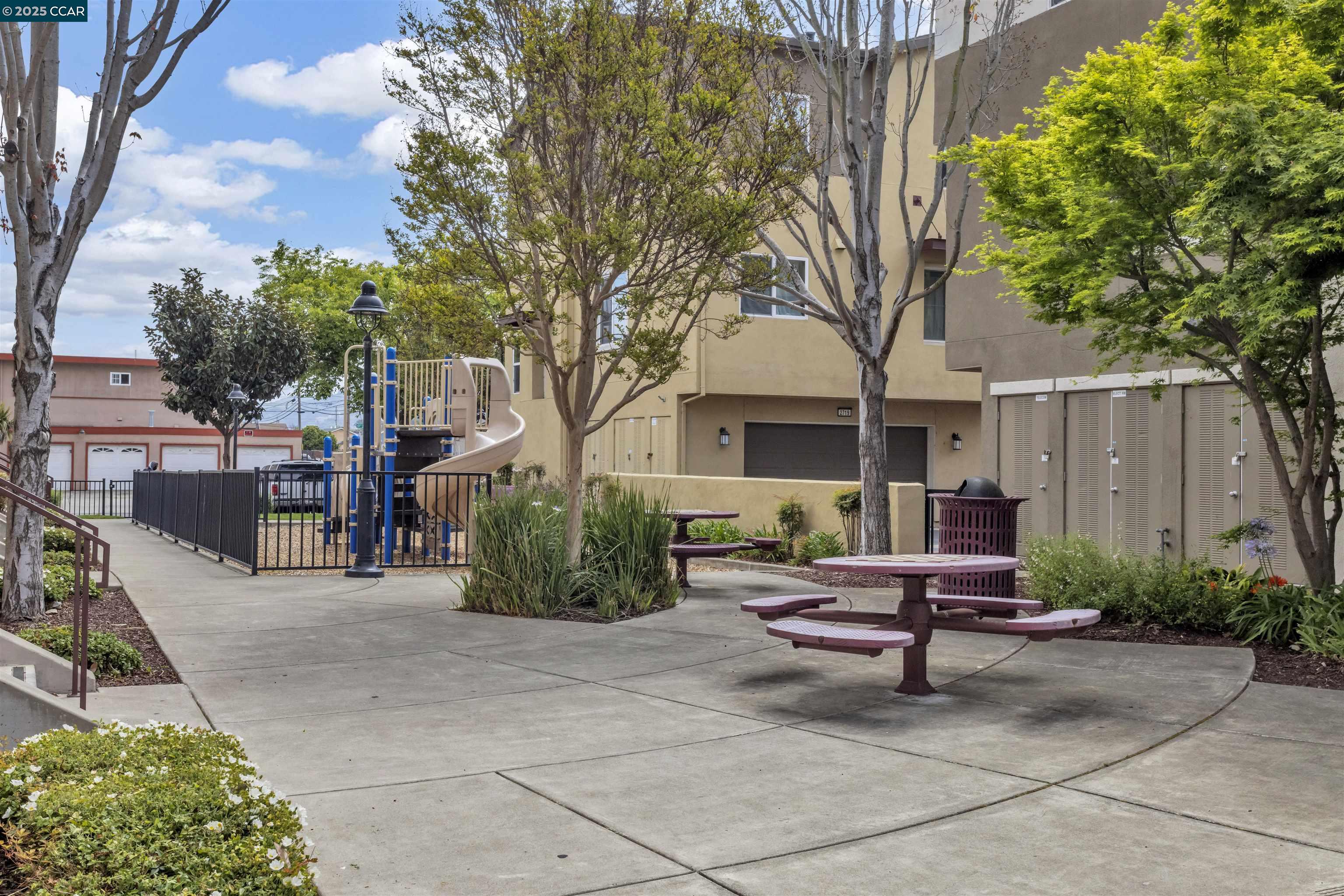 Detail Gallery Image 34 of 41 For 2745 Holly St, San Pablo,  CA 94806 - 3 Beds | 2/1 Baths
