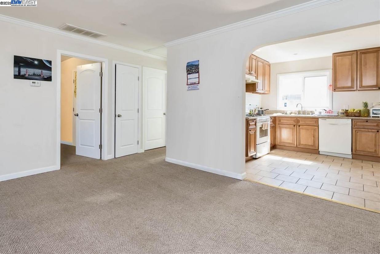 Detail Gallery Image 2 of 14 For 1365 Highland Blvd, Hayward,  CA 94542 - – Beds | – Baths