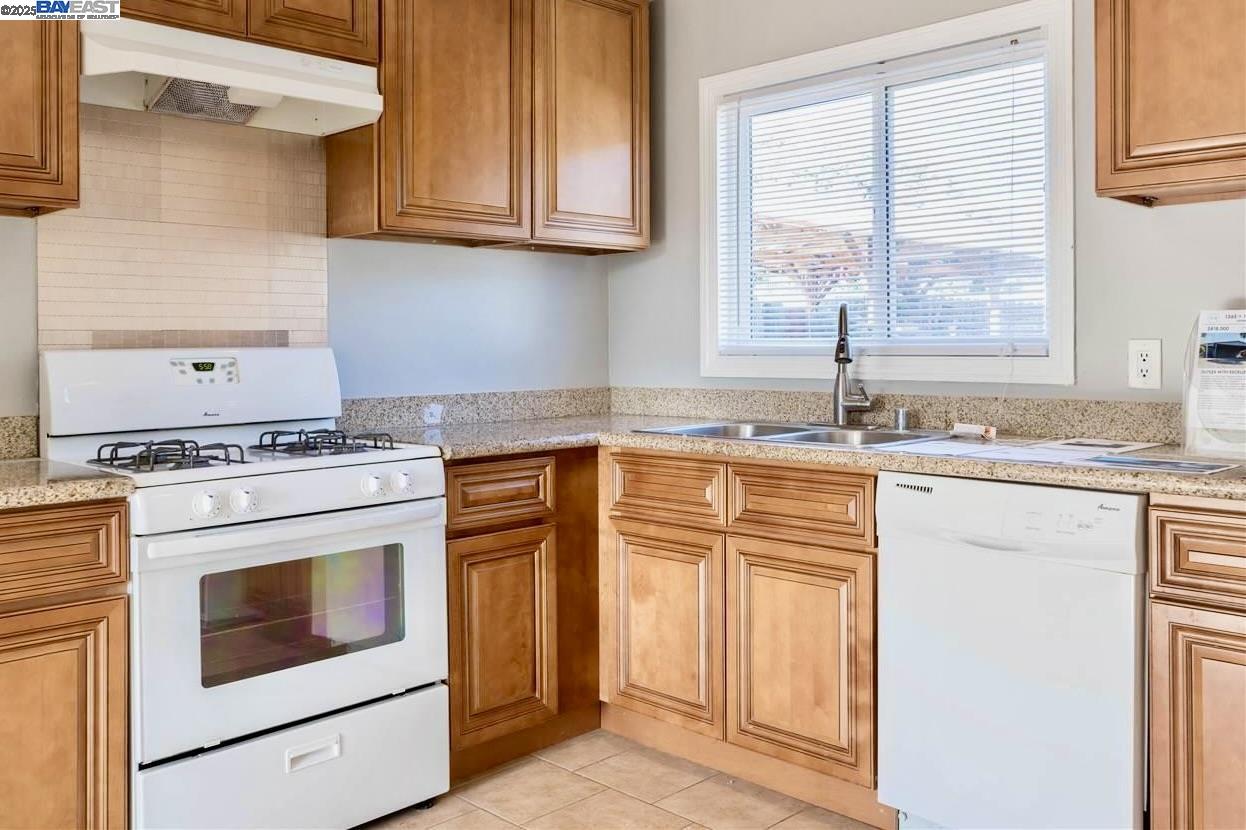 Detail Gallery Image 7 of 14 For 1365 Highland Blvd, Hayward,  CA 94542 - – Beds | – Baths
