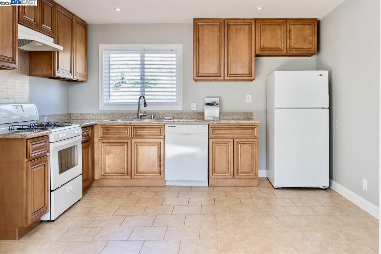 Detail Gallery Image 8 of 14 For 1365 Highland Blvd, Hayward,  CA 94542 - – Beds | – Baths
