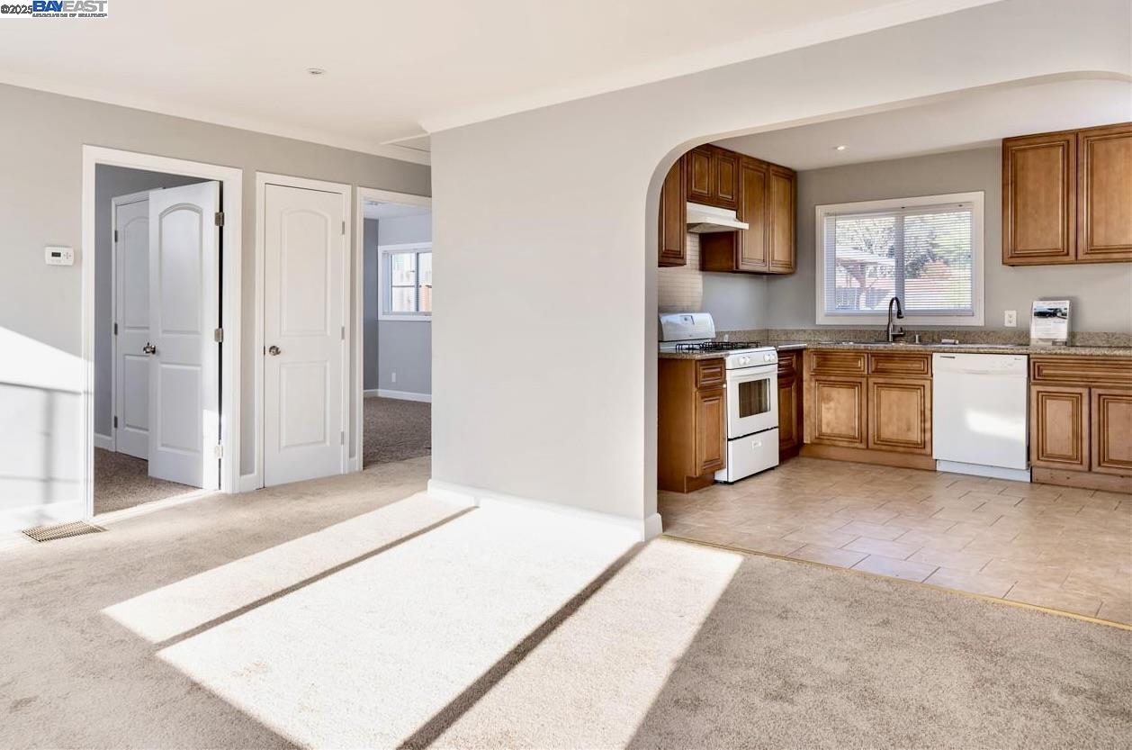 Detail Gallery Image 9 of 14 For 1365 Highland Blvd, Hayward,  CA 94542 - – Beds | – Baths