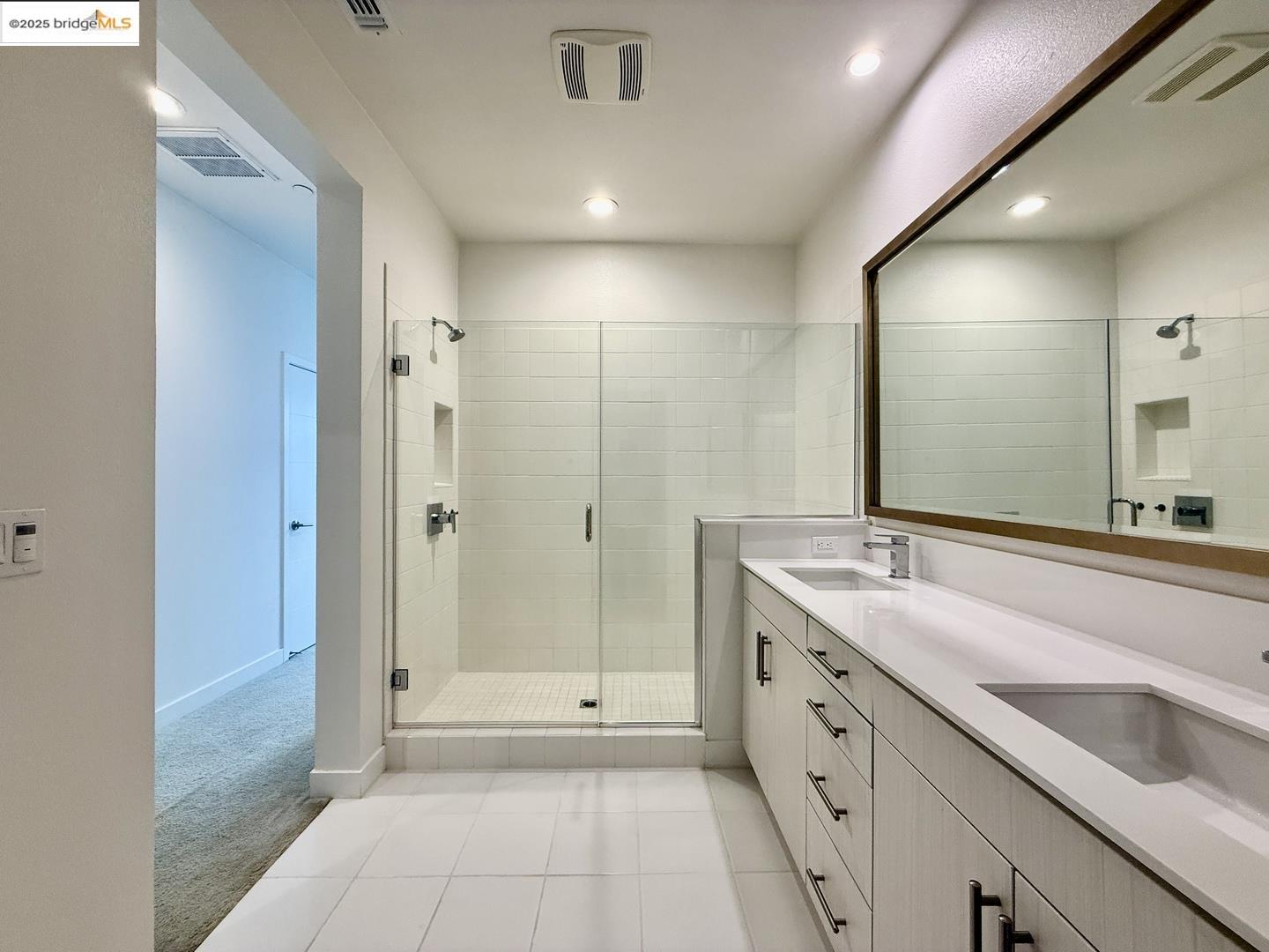 Detail Gallery Image 9 of 14 For 3935 Wattling St, Oakland,  CA 94601 - 3 Beds | 3 Baths