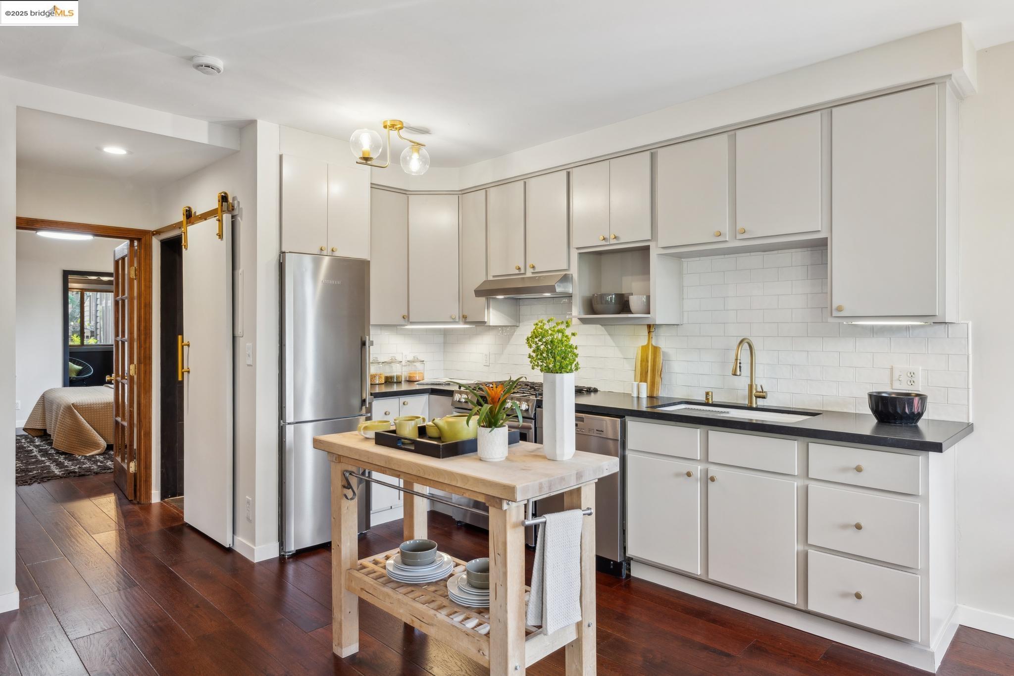 Detail Gallery Image 21 of 43 For 2633 Benvenue #3,  Berkeley,  CA 94704 - 1 Beds | 1 Baths