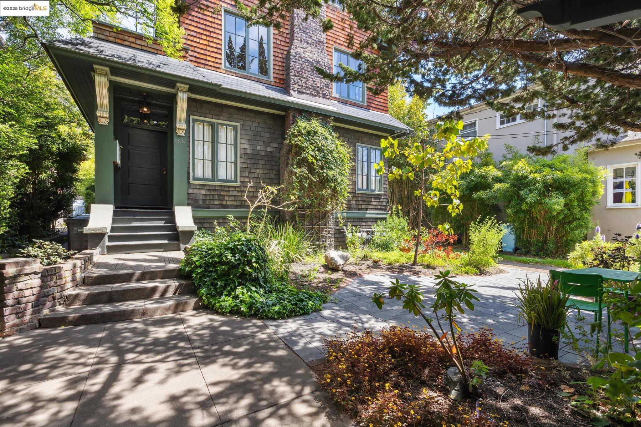 Detail Gallery Image 5 of 43 For 2633 Benvenue #3,  Berkeley,  CA 94704 - 1 Beds | 1 Baths