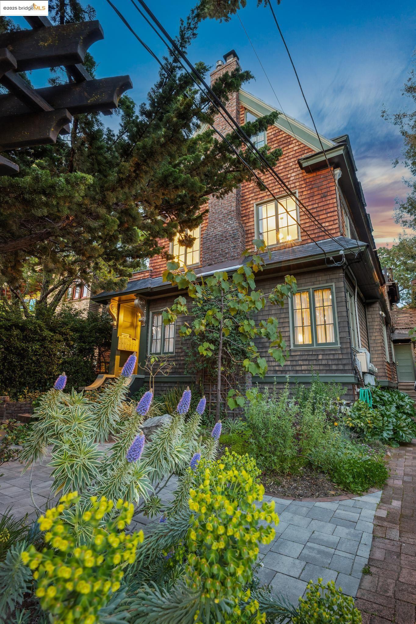 Detail Gallery Image 5 of 43 For 2633 Benvenue #3,  Berkeley,  CA 94704 - 1 Beds | 1 Baths