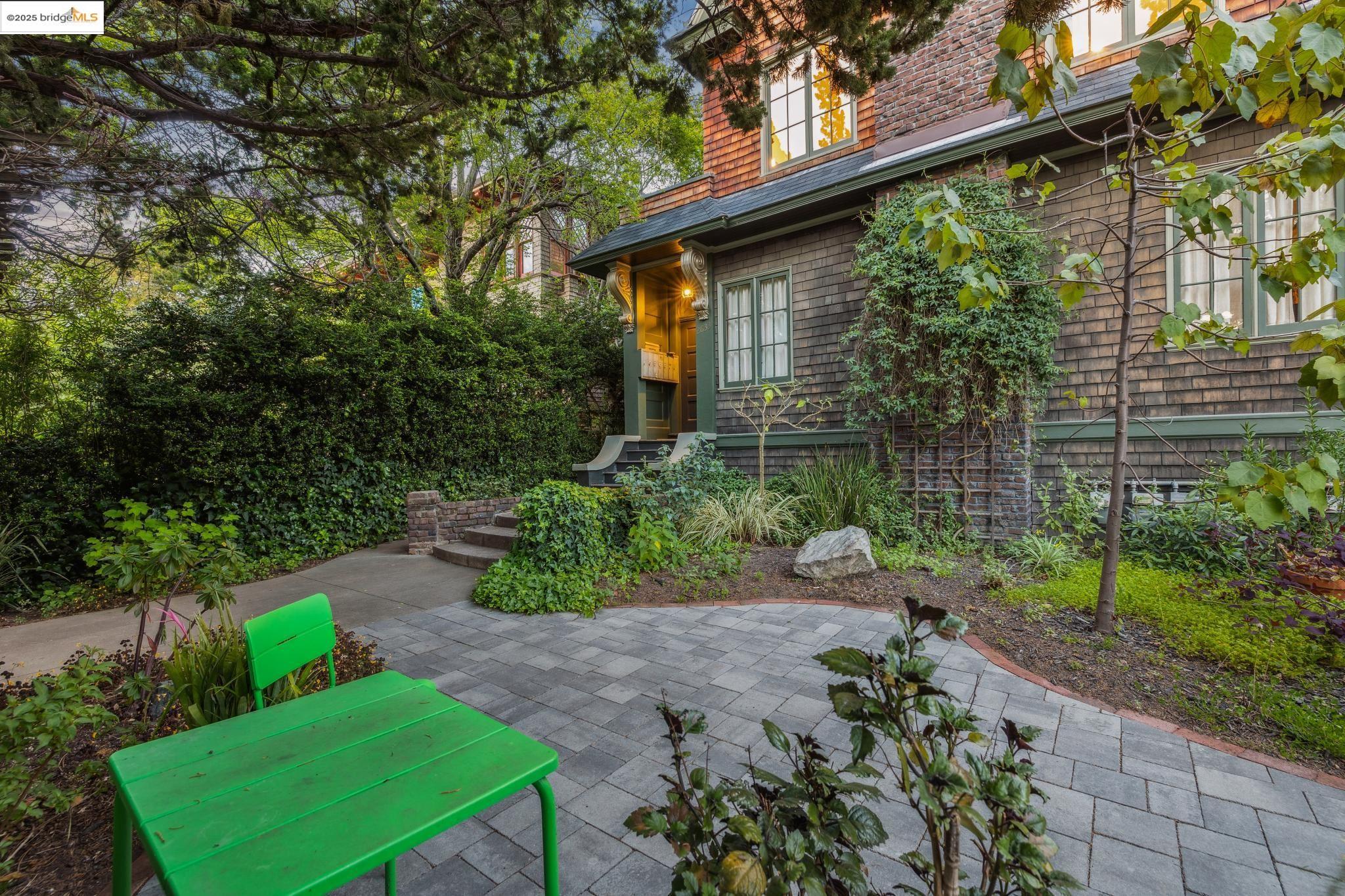 Detail Gallery Image 8 of 43 For 2633 Benvenue #3,  Berkeley,  CA 94704 - 1 Beds | 1 Baths