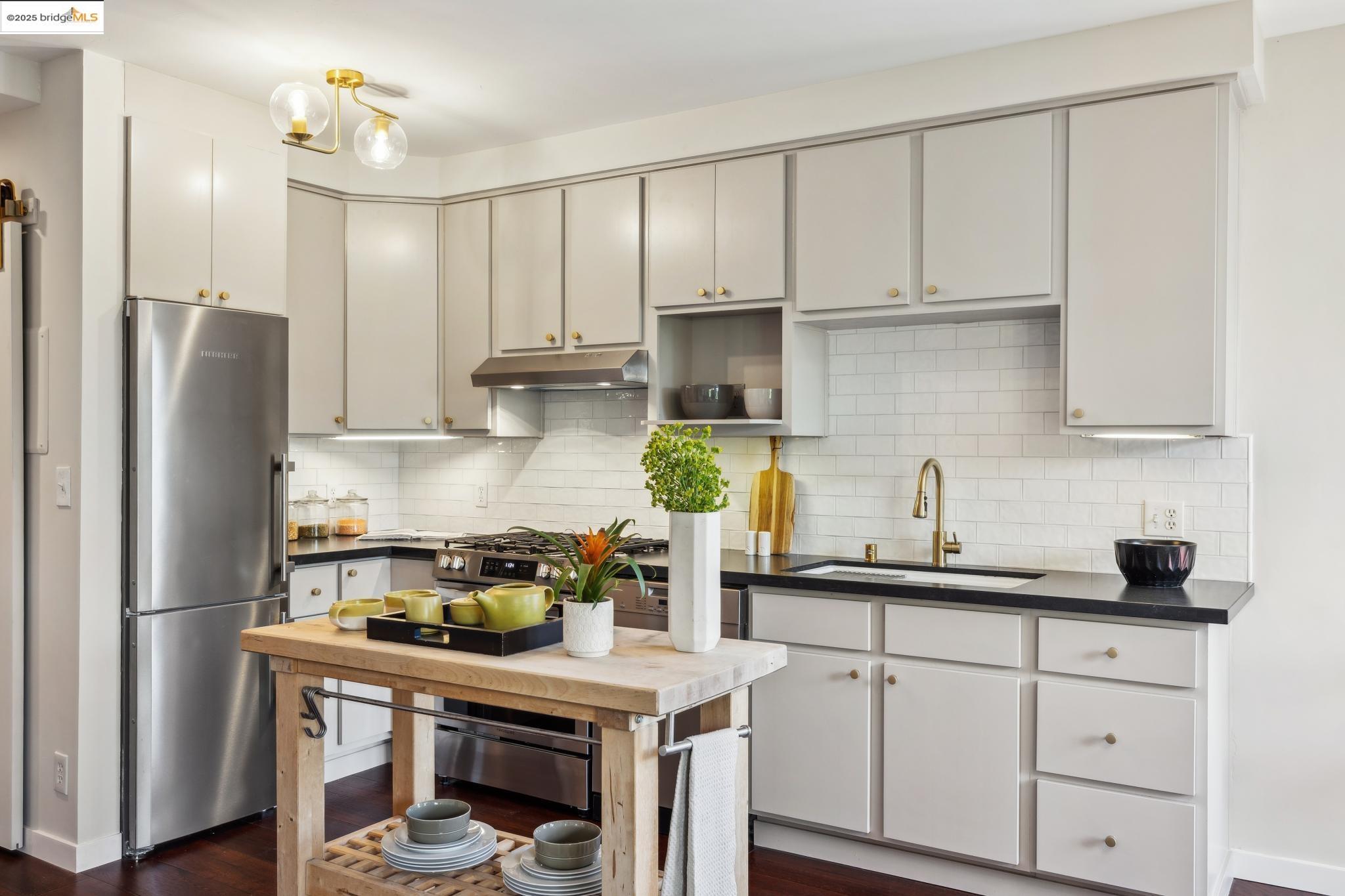 Detail Gallery Image 9 of 43 For 2633 Benvenue #3,  Berkeley,  CA 94704 - 1 Beds | 1 Baths
