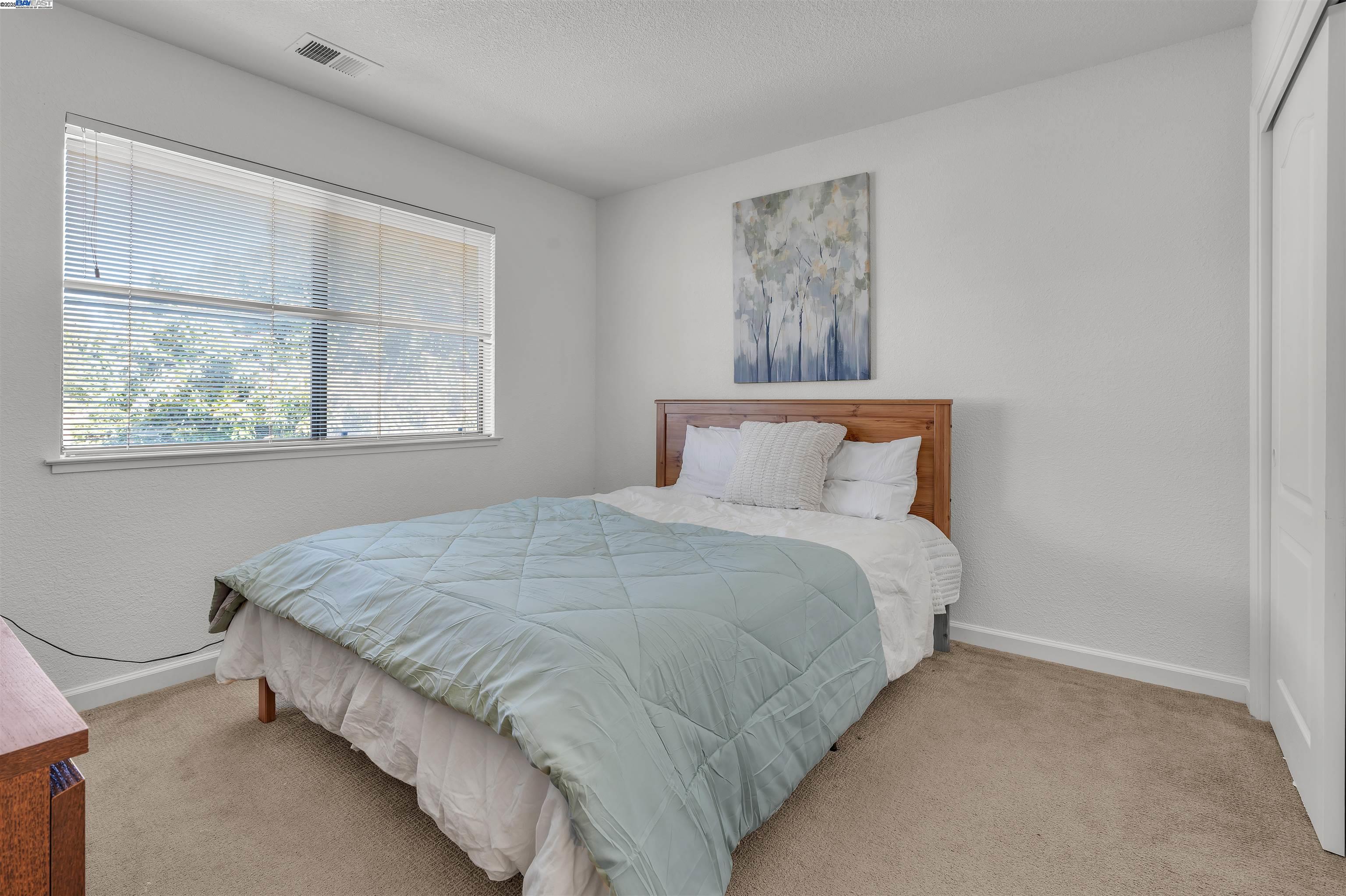 Detail Gallery Image 21 of 60 For 19987 Lorena Cir, Castro Valley,  CA 94546 - 3 Beds | 2/1 Baths