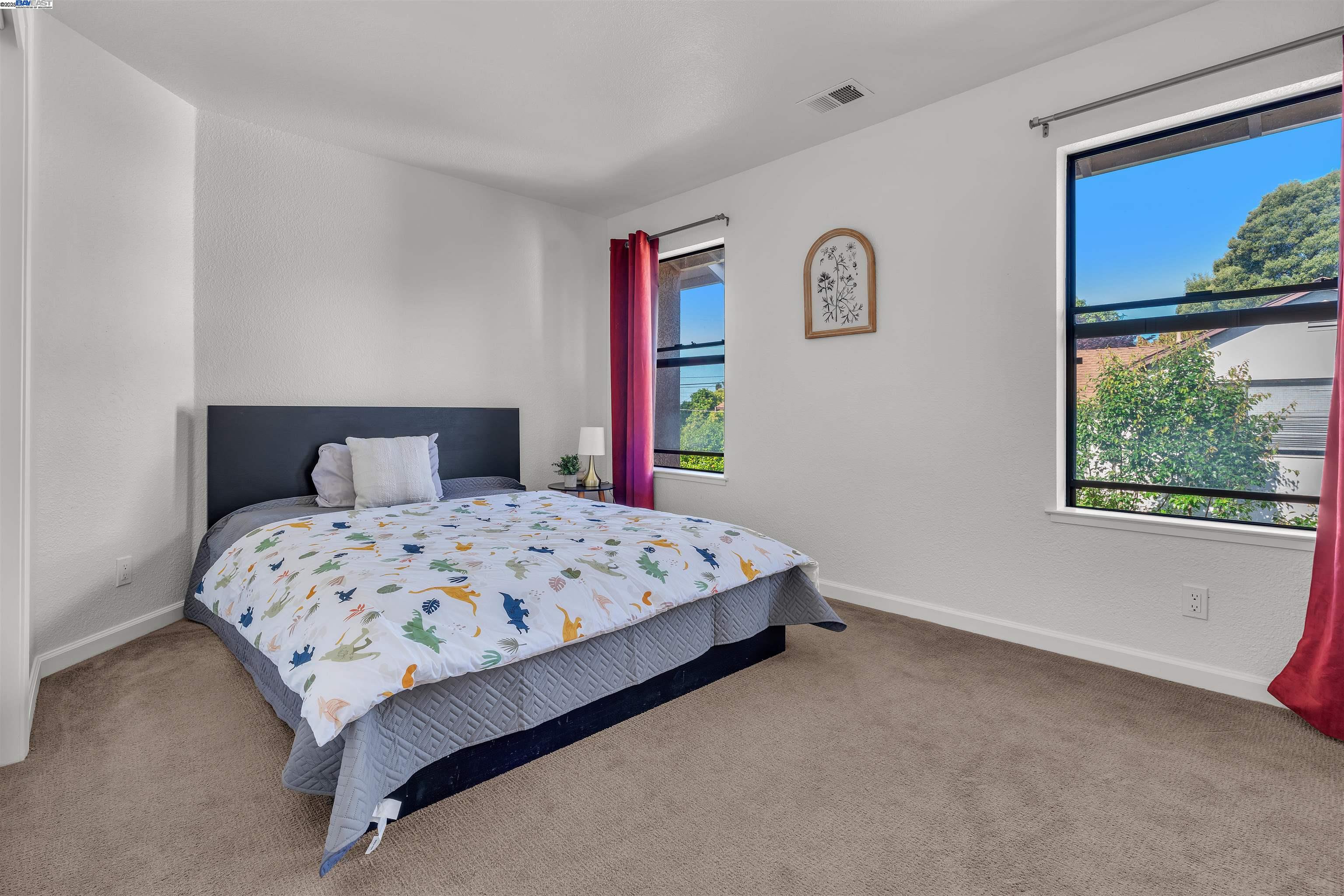 Detail Gallery Image 22 of 60 For 19987 Lorena Cir, Castro Valley,  CA 94546 - 3 Beds | 2/1 Baths