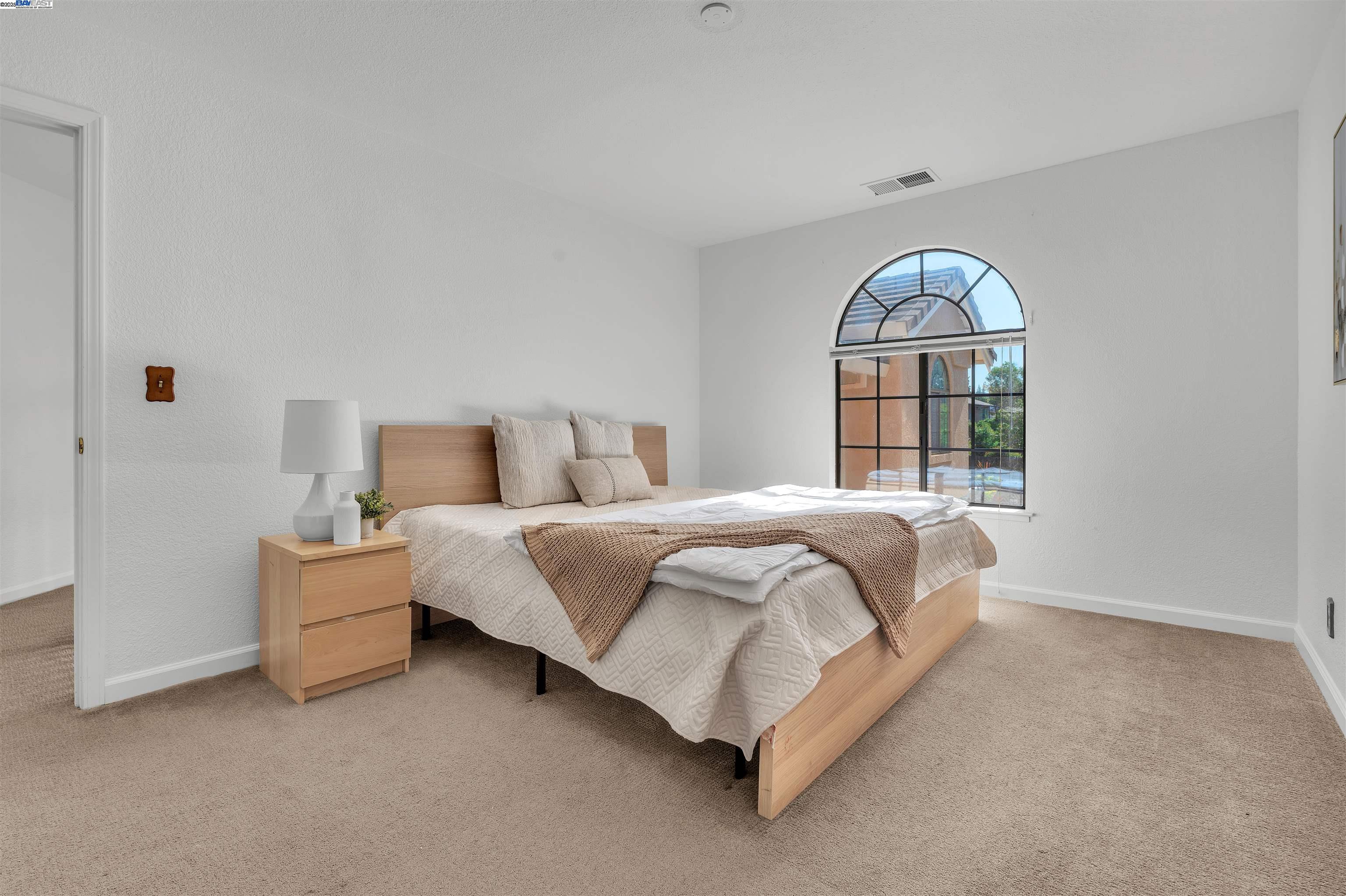 Detail Gallery Image 27 of 60 For 19987 Lorena Cir, Castro Valley,  CA 94546 - 3 Beds | 2/1 Baths