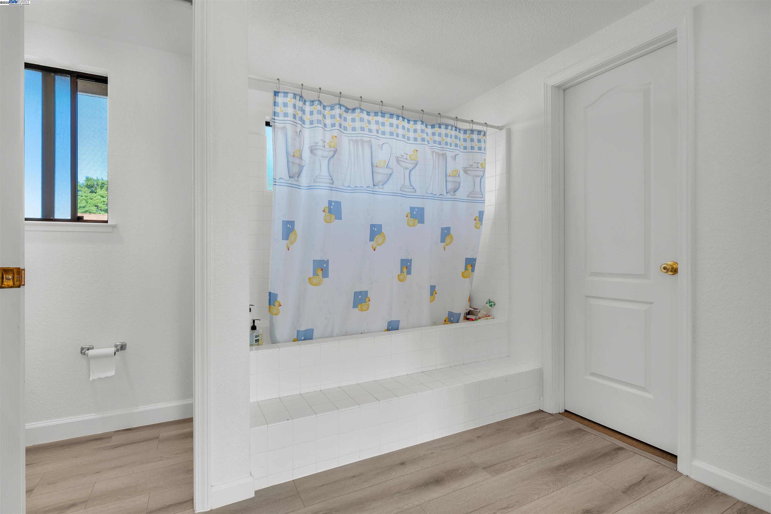 Detail Gallery Image 36 of 60 For 19987 Lorena Cir, Castro Valley,  CA 94546 - 3 Beds | 2/1 Baths