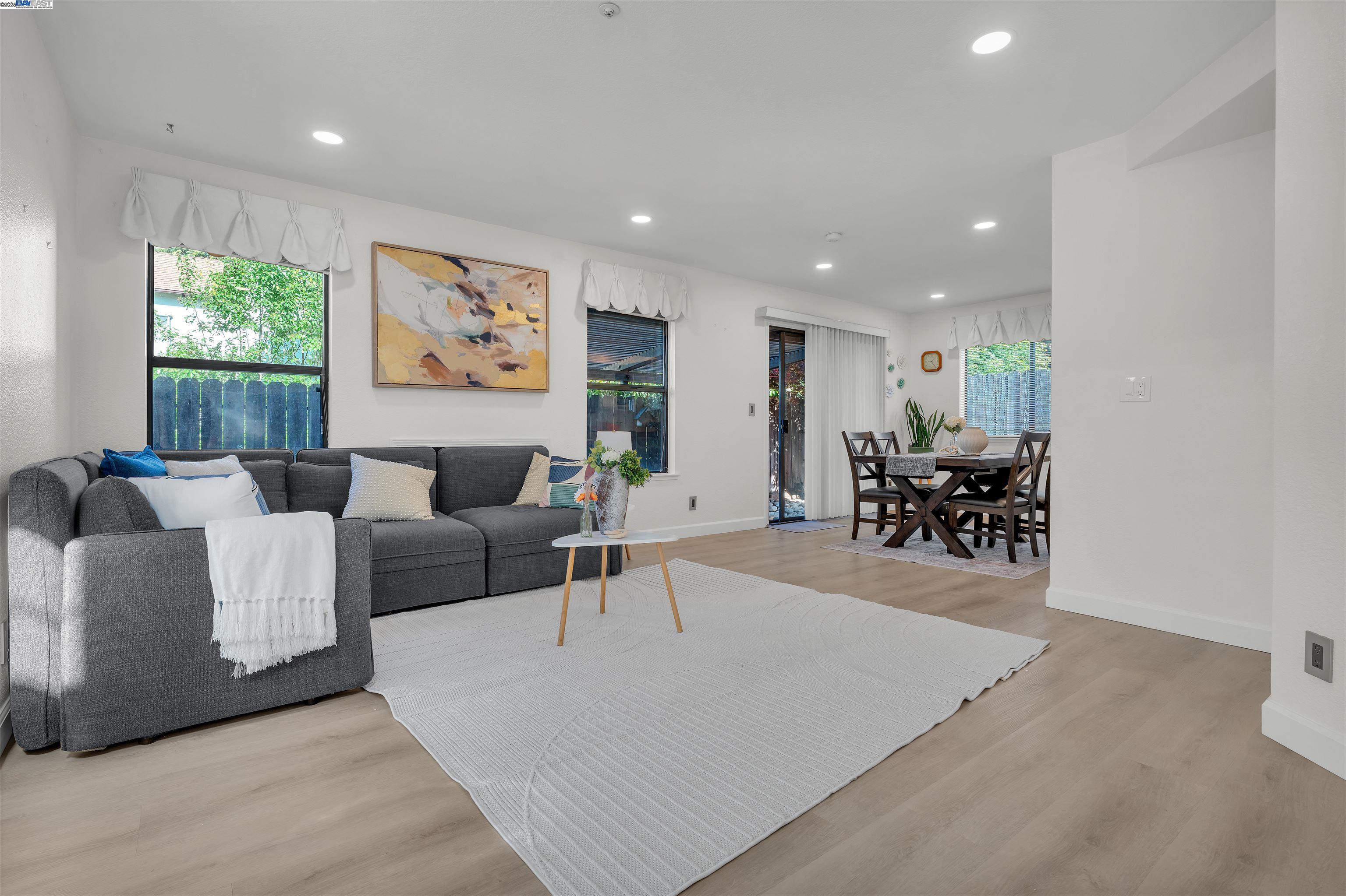 Detail Gallery Image 8 of 60 For 19987 Lorena Cir, Castro Valley,  CA 94546 - 3 Beds | 2/1 Baths