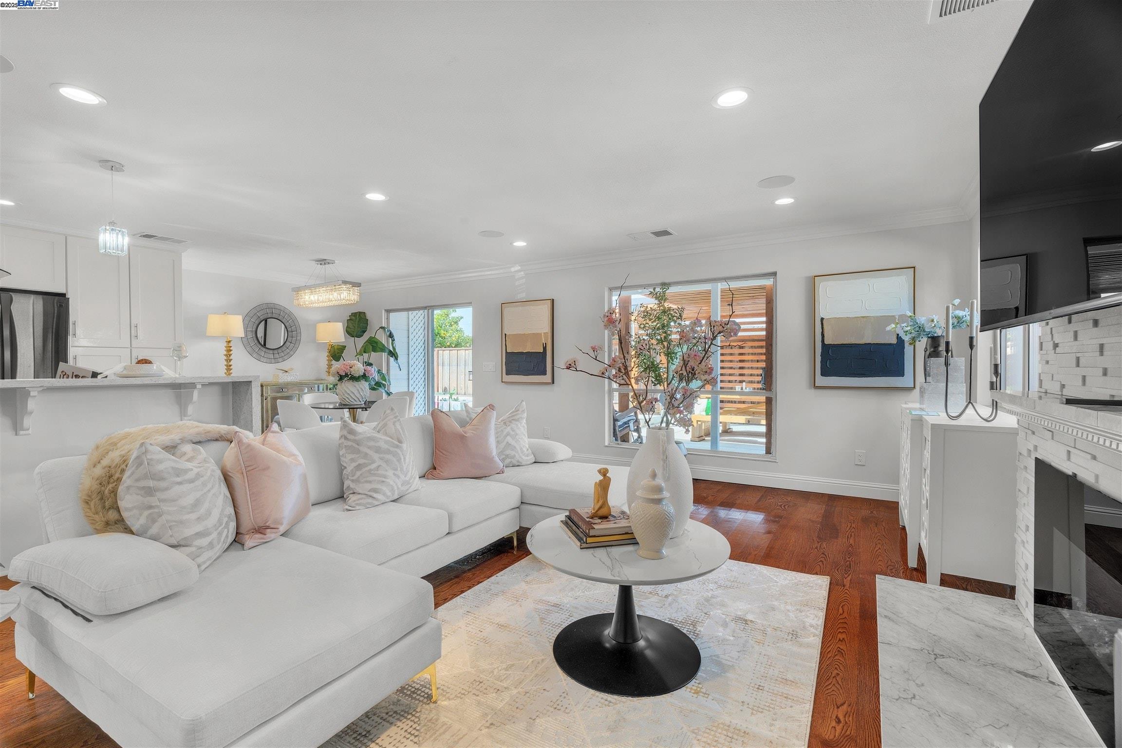 Detail Gallery Image 14 of 60 For 24565 Surrey Way, Hayward,  CA 94544 - 4 Beds | 2 Baths