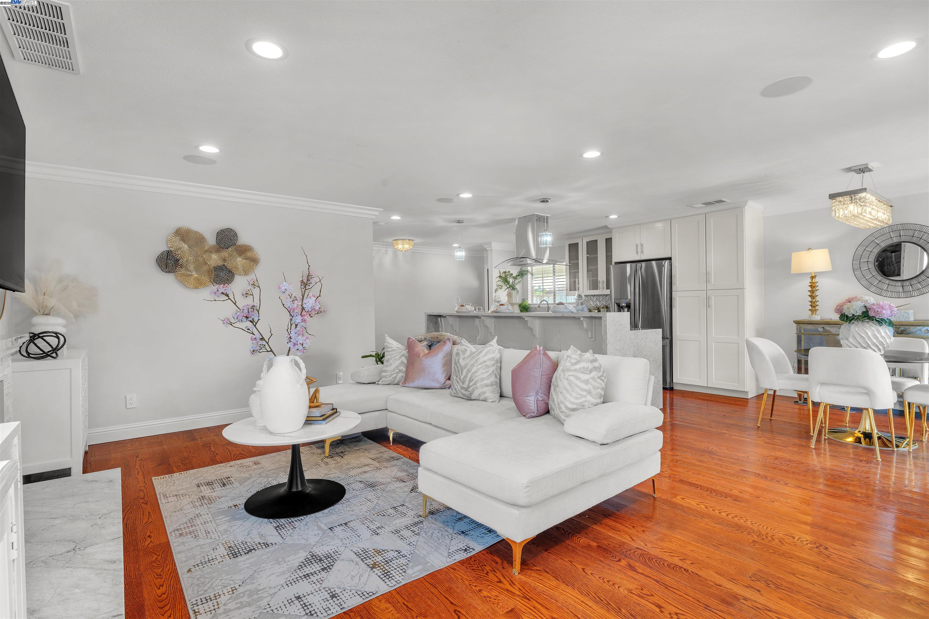 Detail Gallery Image 16 of 60 For 24565 Surrey Way, Hayward,  CA 94544 - 4 Beds | 2 Baths