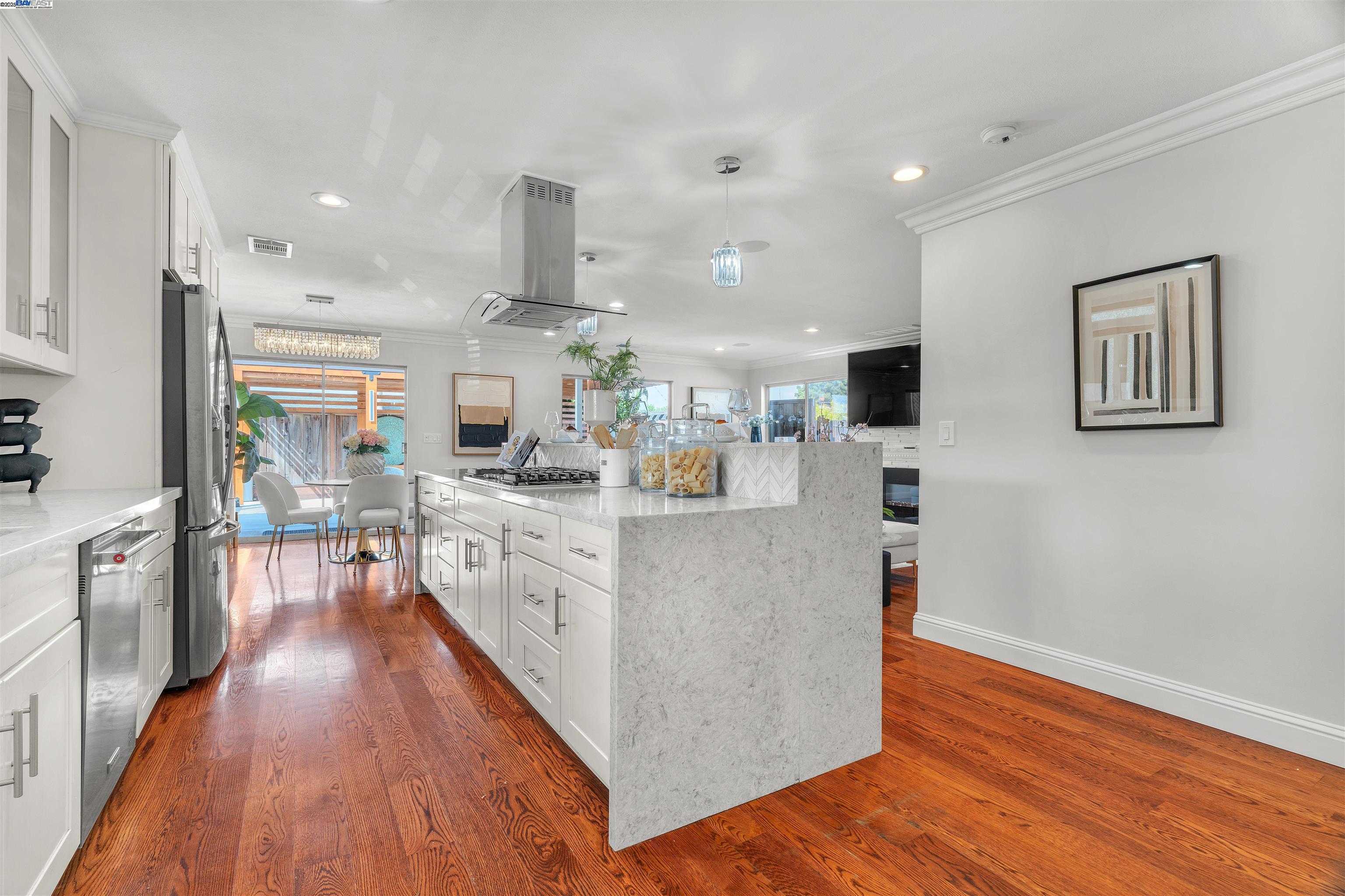 Detail Gallery Image 4 of 60 For 24565 Surrey Way, Hayward,  CA 94544 - 4 Beds | 2 Baths