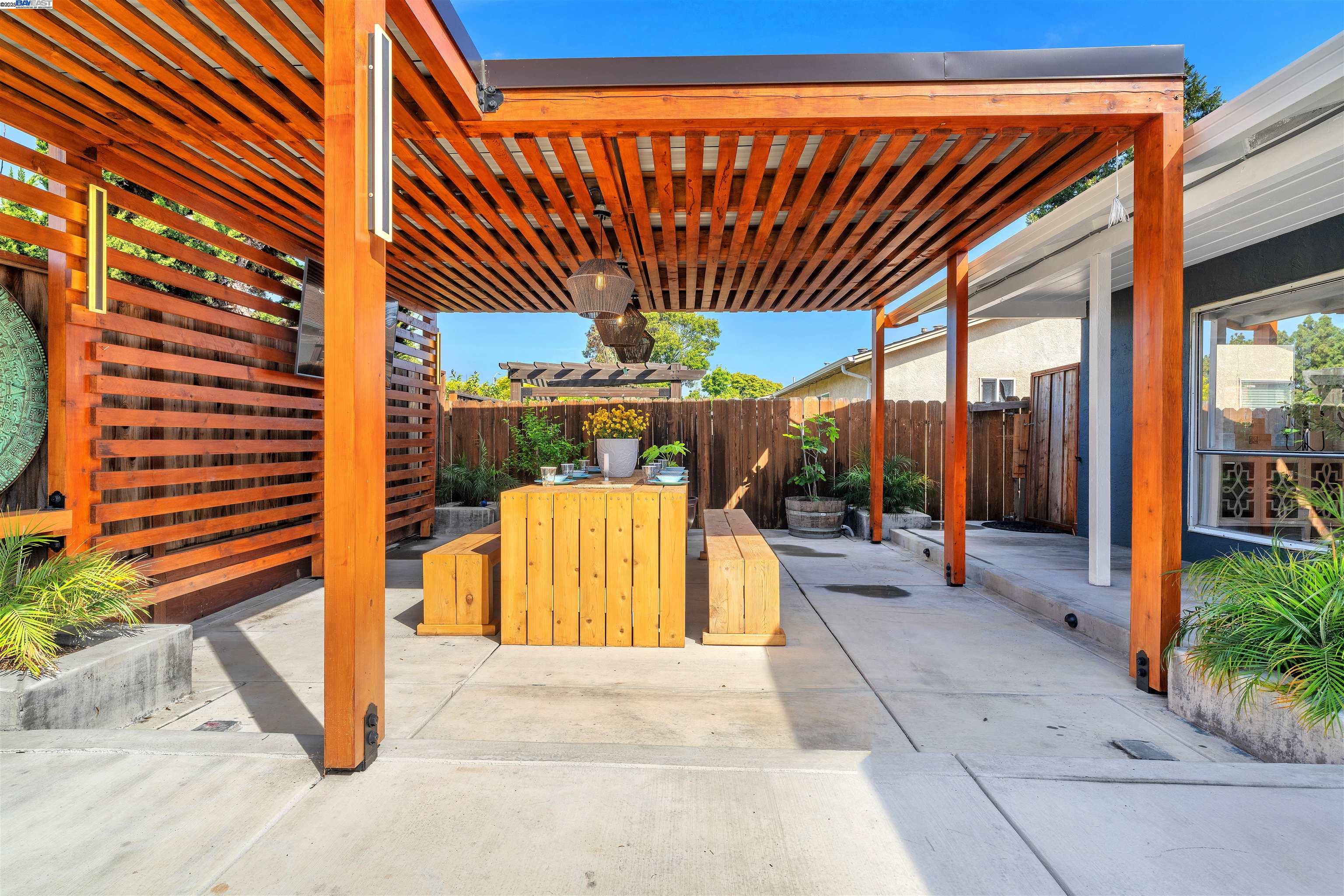 Detail Gallery Image 43 of 60 For 24565 Surrey Way, Hayward,  CA 94544 - 4 Beds | 2 Baths