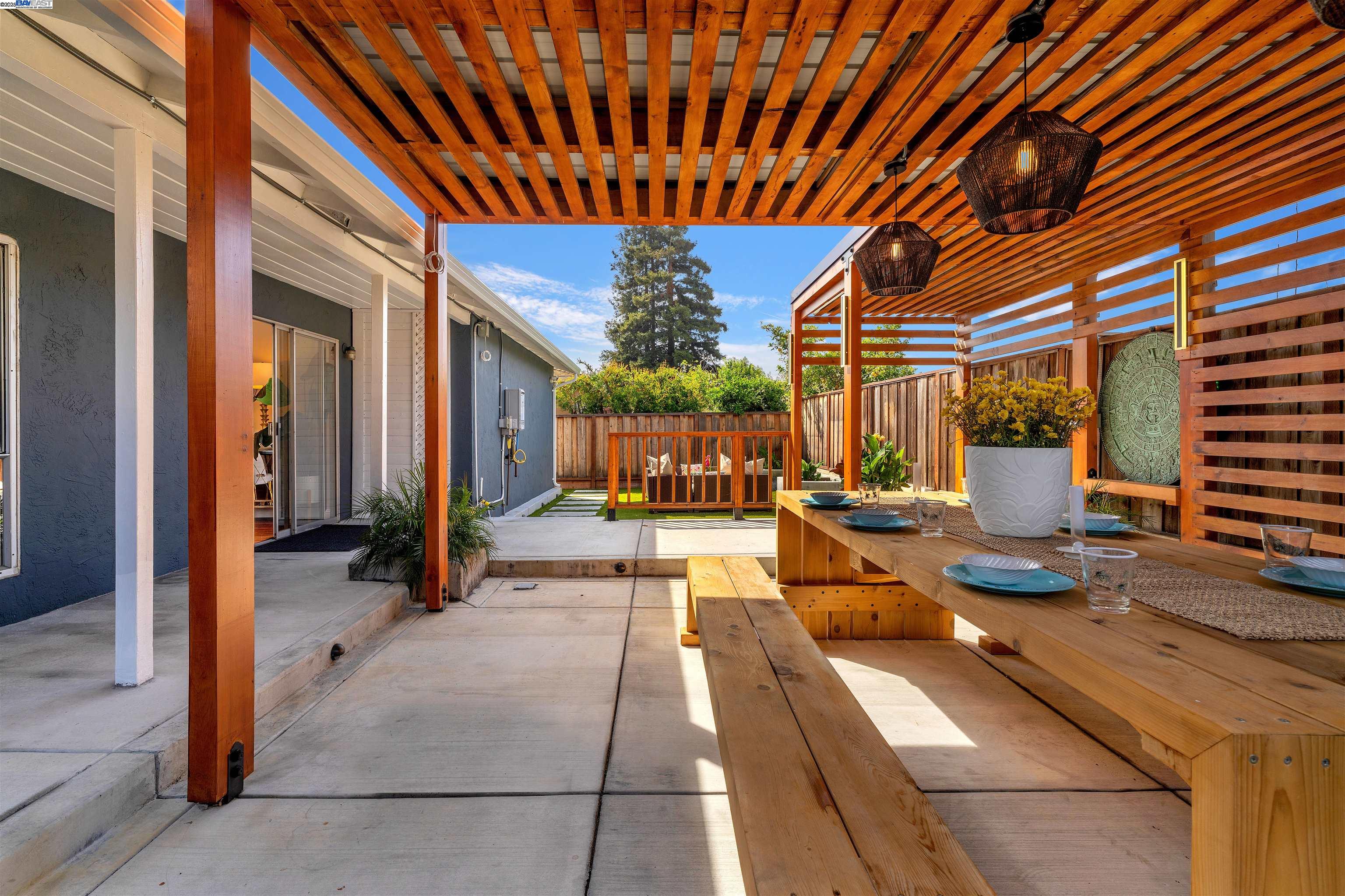 Detail Gallery Image 46 of 60 For 24565 Surrey Way, Hayward,  CA 94544 - 4 Beds | 2 Baths