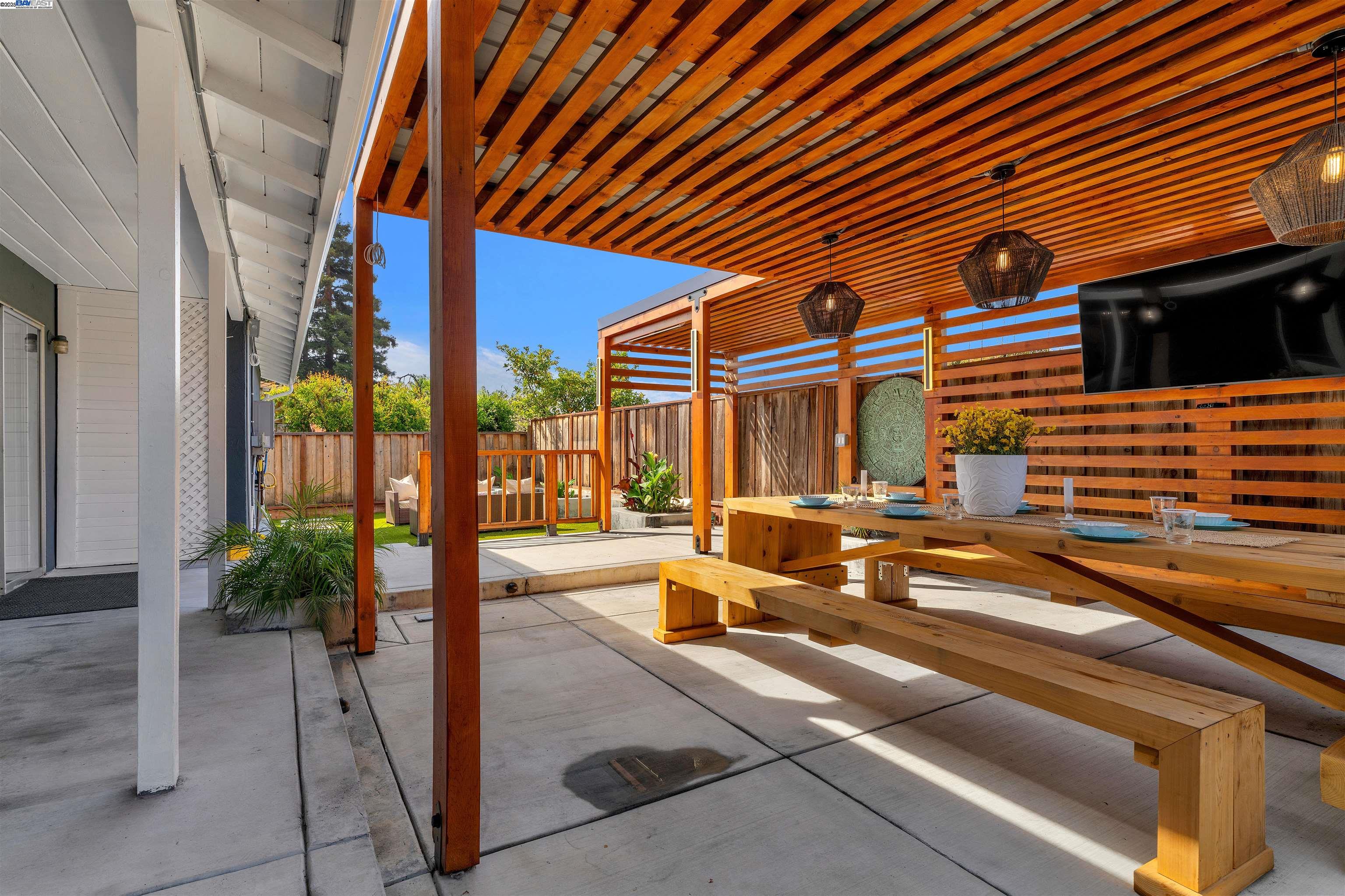 Detail Gallery Image 47 of 60 For 24565 Surrey Way, Hayward,  CA 94544 - 4 Beds | 2 Baths