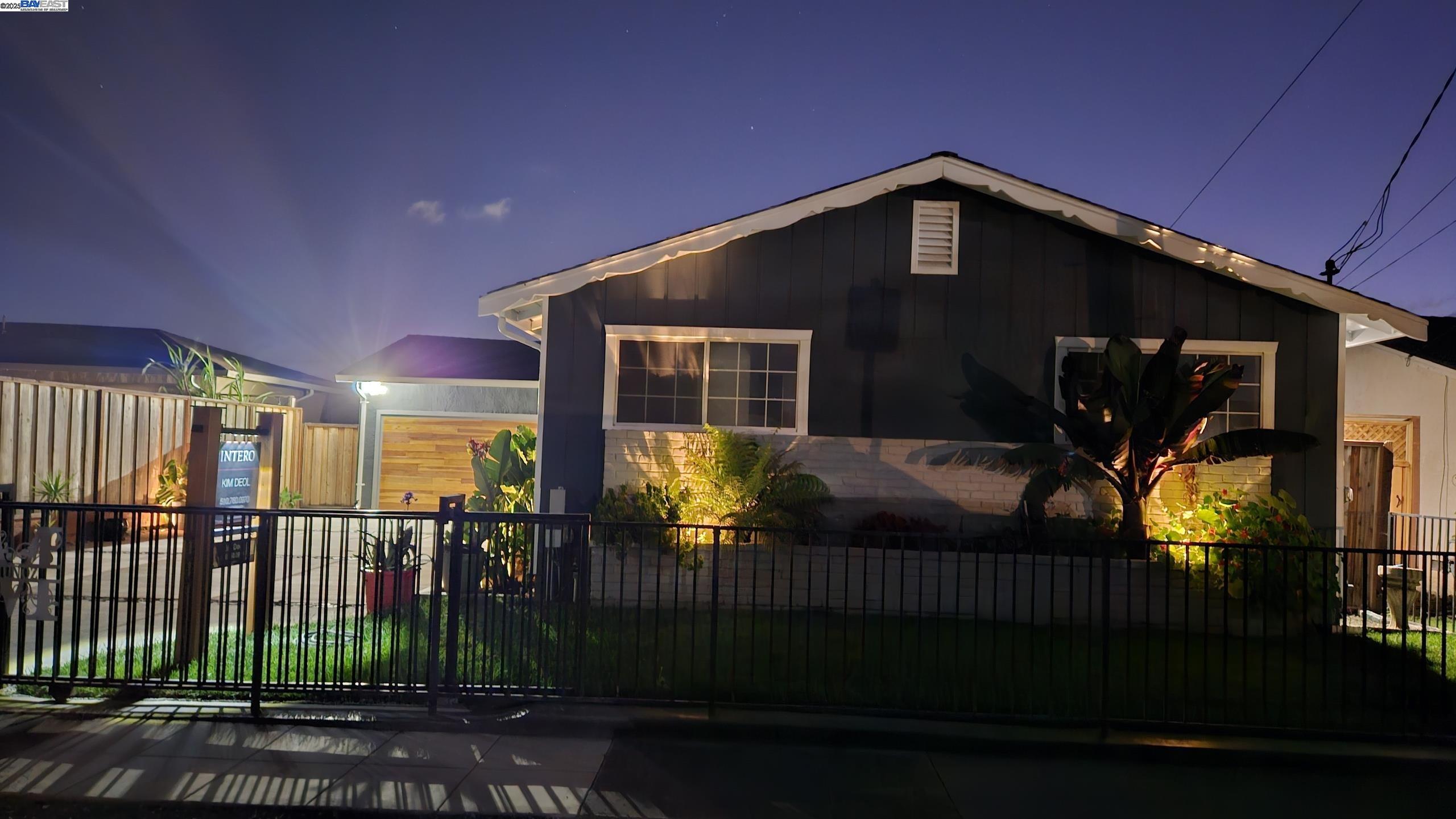 Detail Gallery Image 48 of 60 For 24565 Surrey Way, Hayward,  CA 94544 - 4 Beds | 2 Baths