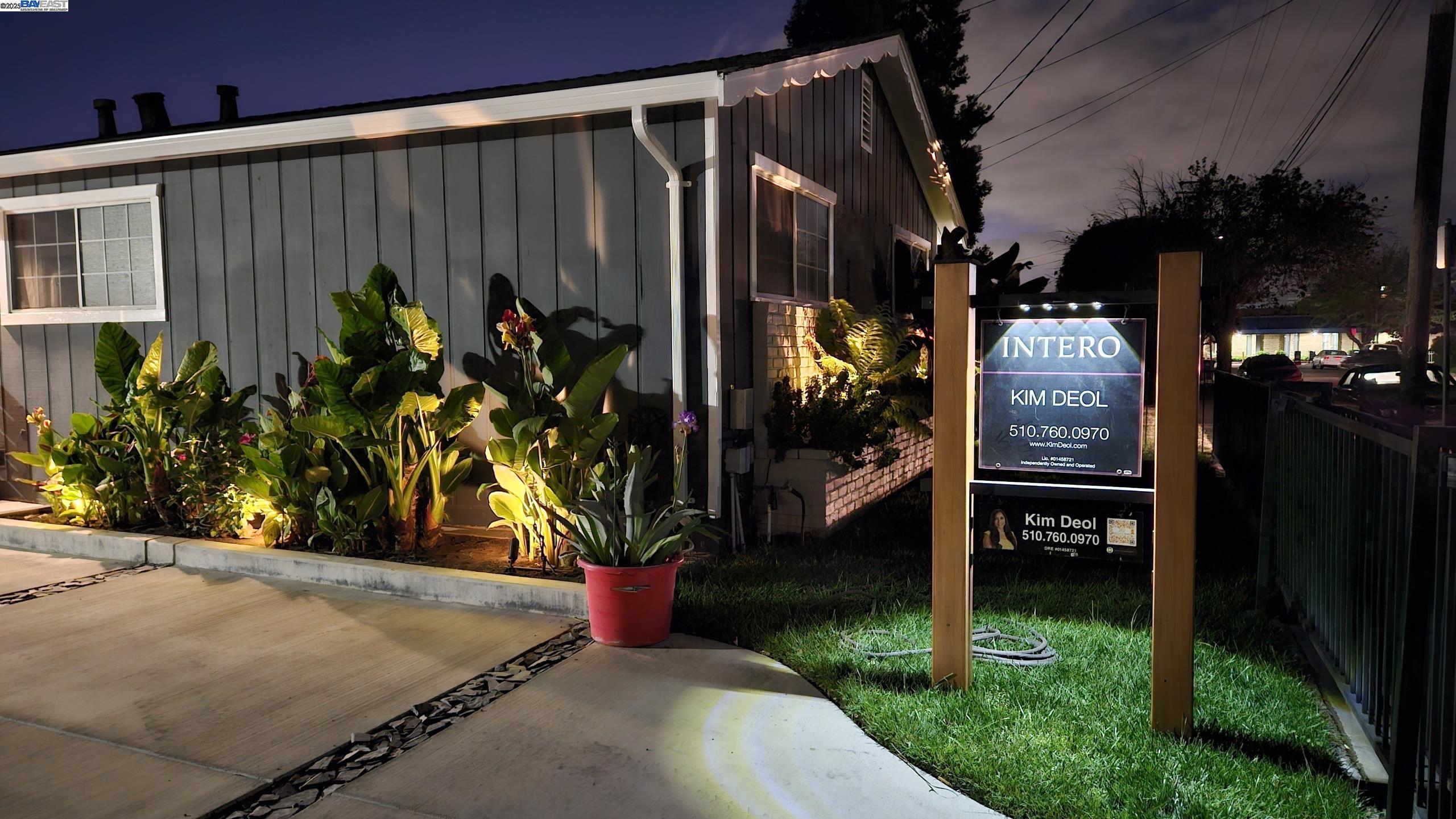 Detail Gallery Image 49 of 60 For 24565 Surrey Way, Hayward,  CA 94544 - 4 Beds | 2 Baths