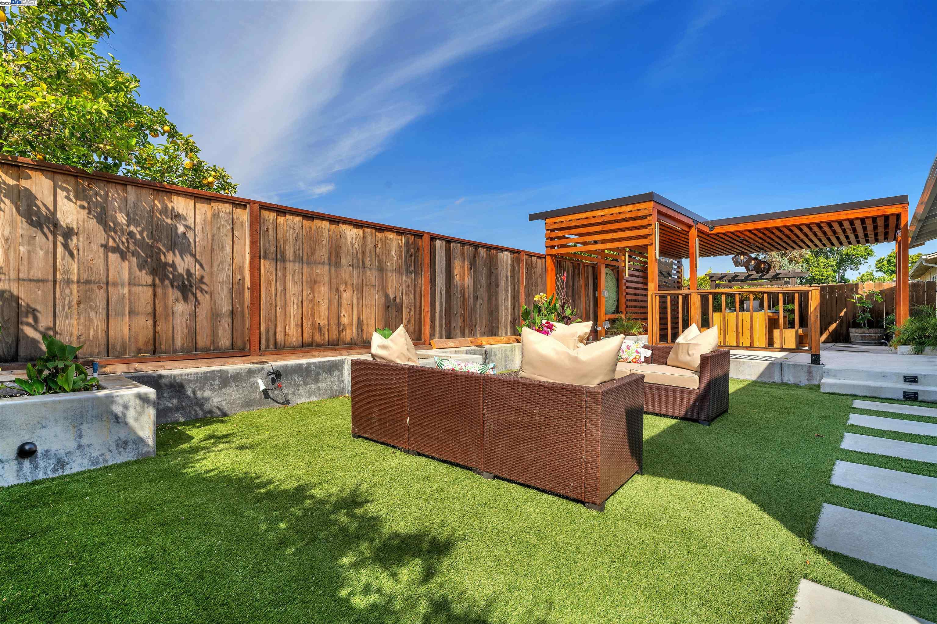 Detail Gallery Image 55 of 60 For 24565 Surrey Way, Hayward,  CA 94544 - 4 Beds | 2 Baths