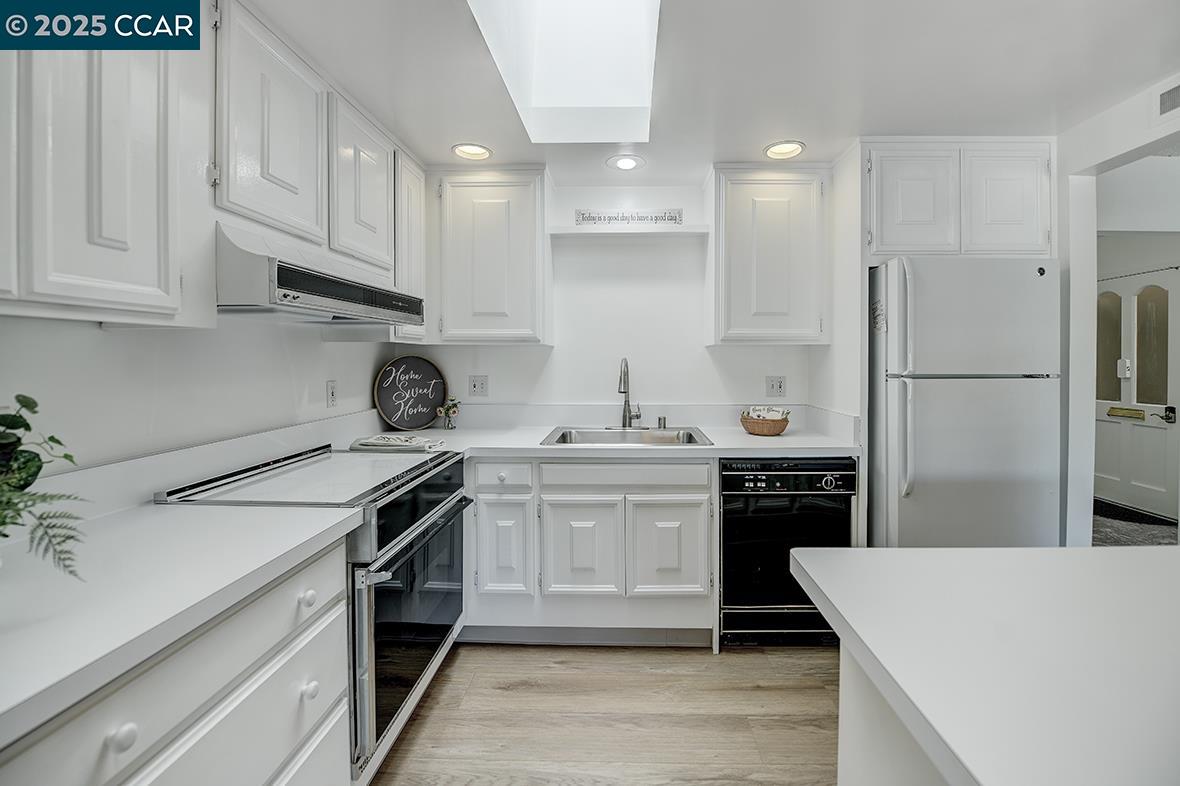 Detail Gallery Image 8 of 40 For 1300 Singingwood Ct. #3,  Walnut Creek,  CA 94595 - 2 Beds | 1 Baths