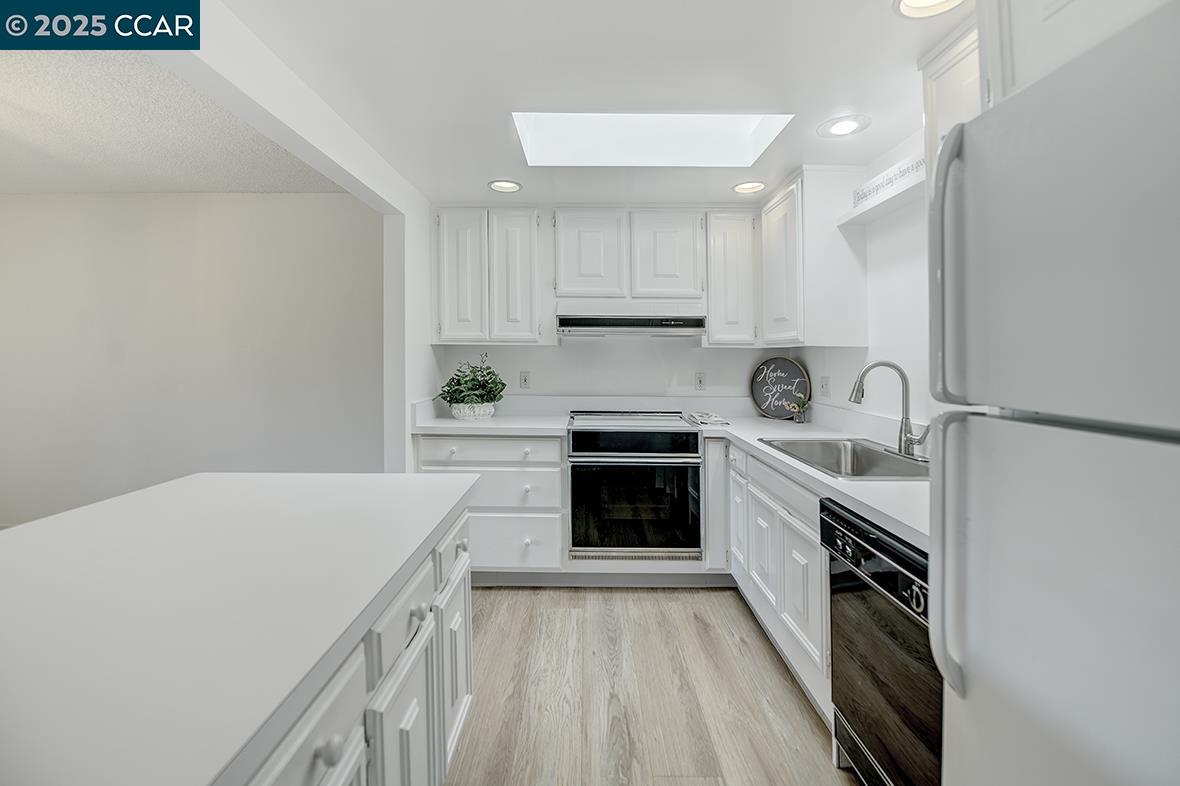 Detail Gallery Image 9 of 40 For 1300 Singingwood Ct. #3,  Walnut Creek,  CA 94595 - 2 Beds | 1 Baths
