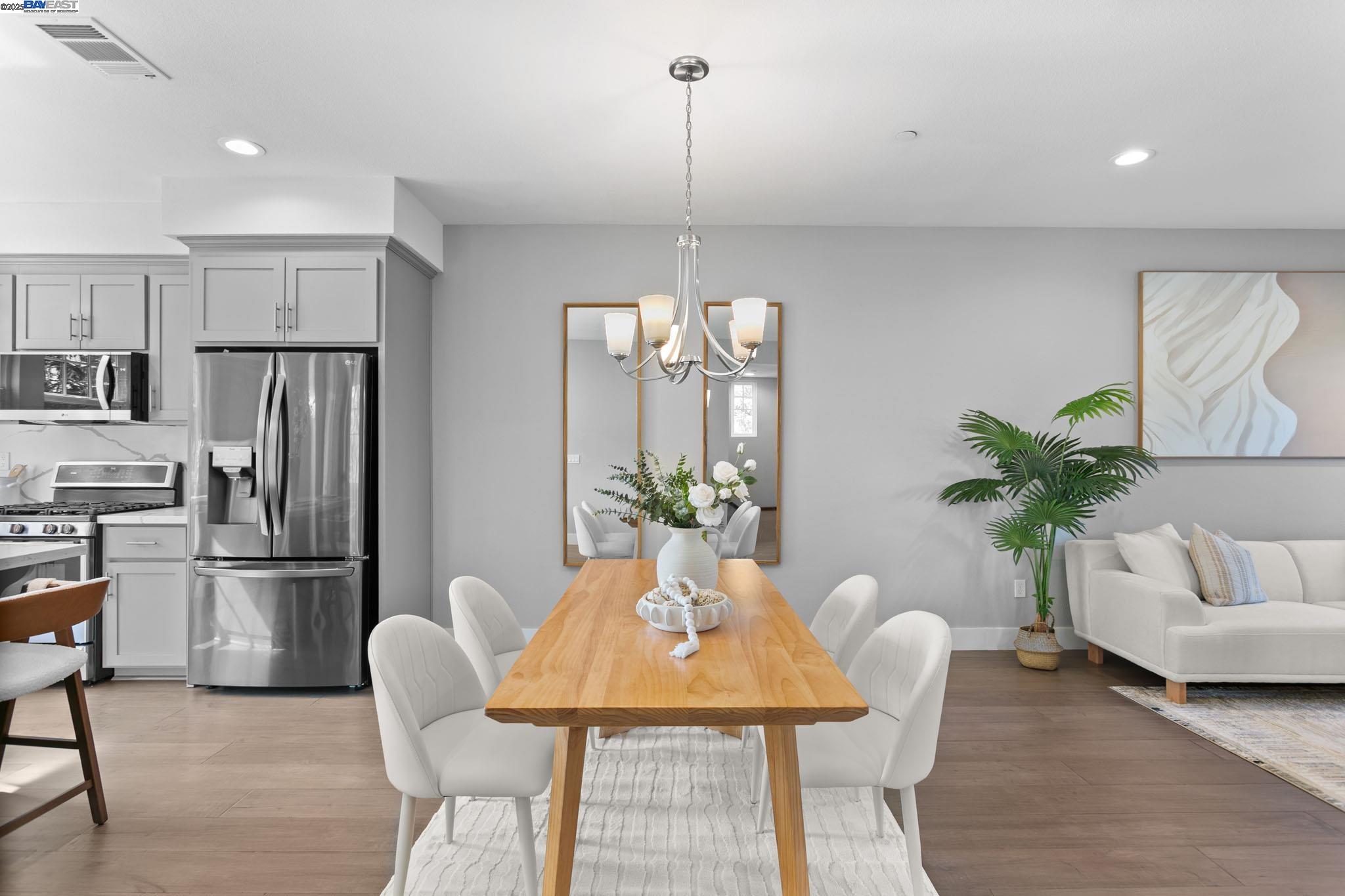 Detail Gallery Image 12 of 42 For 1032 Barberry Terrace, Sunnyvale,  CA 94086 - 4 Beds | 3/1 Baths