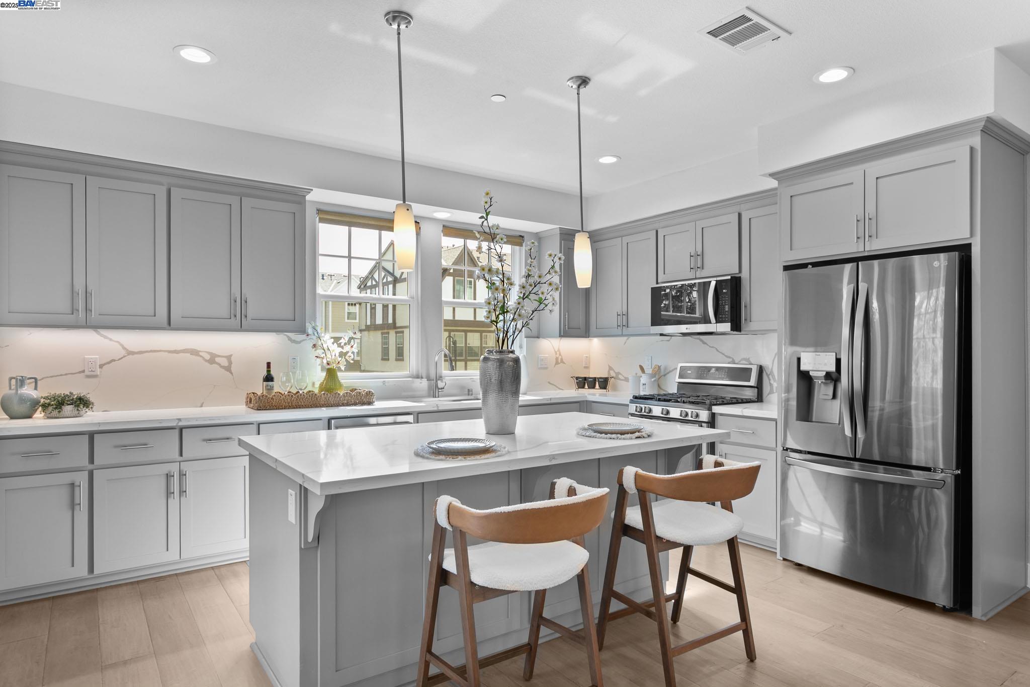 Detail Gallery Image 15 of 42 For 1032 Barberry Terrace, Sunnyvale,  CA 94086 - 4 Beds | 3/1 Baths