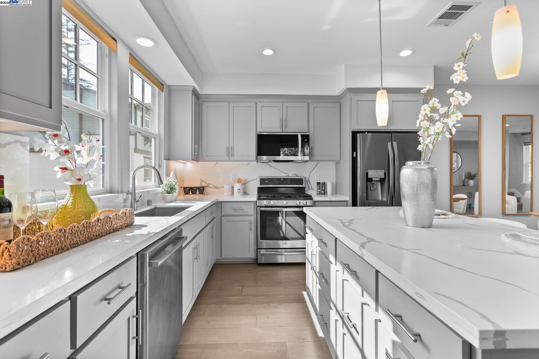 Detail Gallery Image 16 of 42 For 1032 Barberry Terrace, Sunnyvale,  CA 94086 - 4 Beds | 3/1 Baths