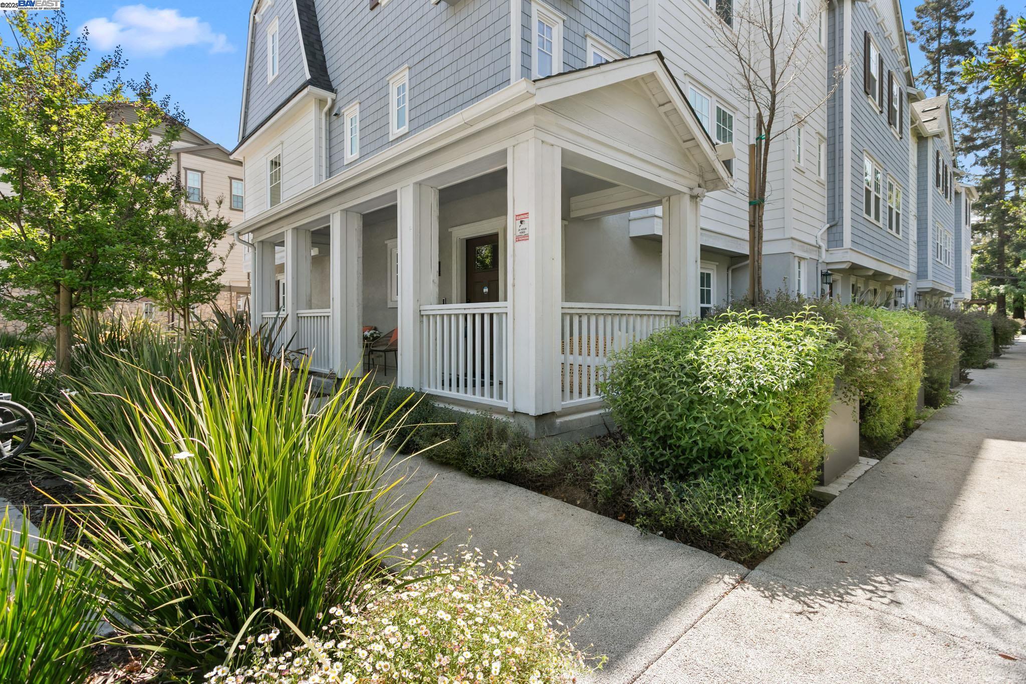 Detail Gallery Image 38 of 42 For 1032 Barberry Terrace, Sunnyvale,  CA 94086 - 4 Beds | 3/1 Baths