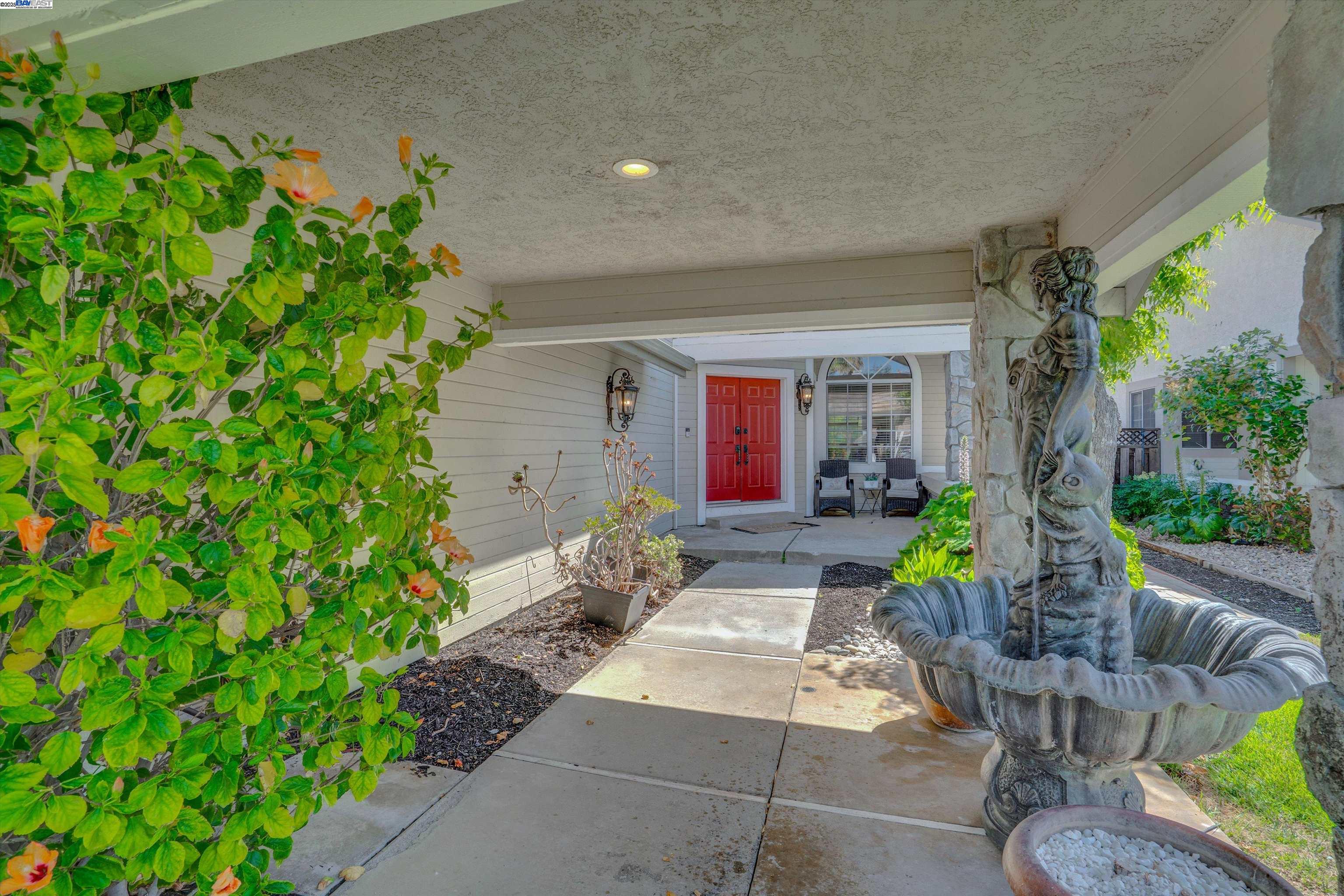Detail Gallery Image 4 of 47 For 2227 Colonial Ct, Discovery Bay,  CA 94505 - 4 Beds | 3 Baths