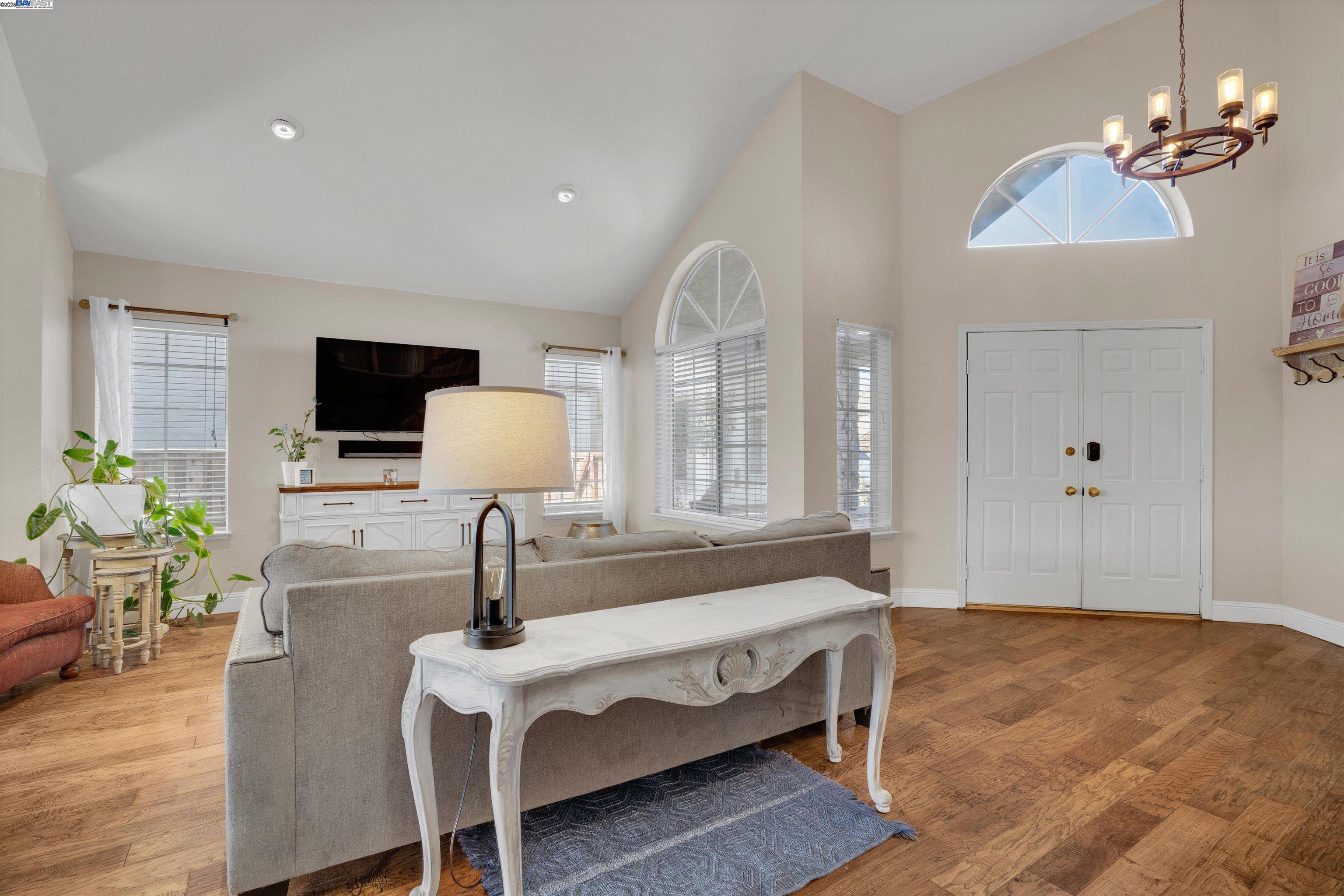 Detail Gallery Image 8 of 47 For 2227 Colonial Ct, Discovery Bay,  CA 94505 - 4 Beds | 3 Baths