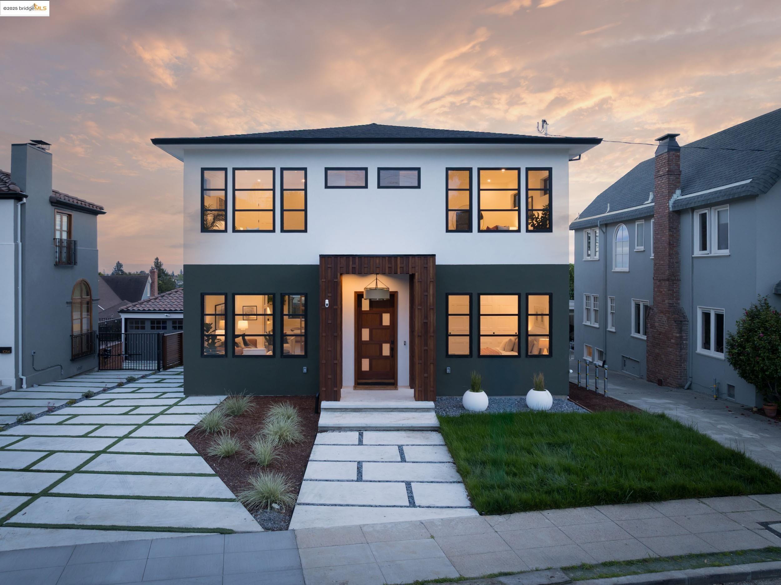 1046 Ashmount