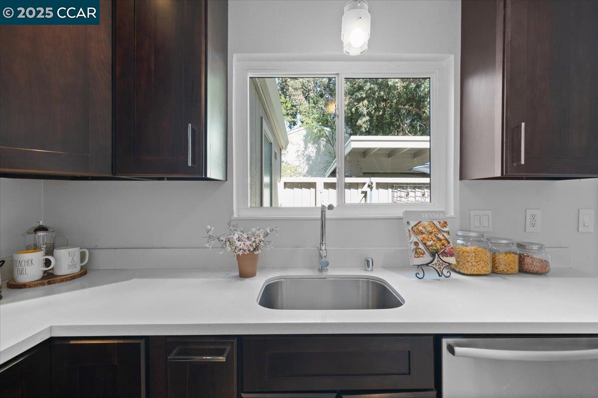 Detail Gallery Image 15 of 32 For 1237 Pine Creek Way #B,  Concord,  CA 94520 - 2 Beds | 1/1 Baths