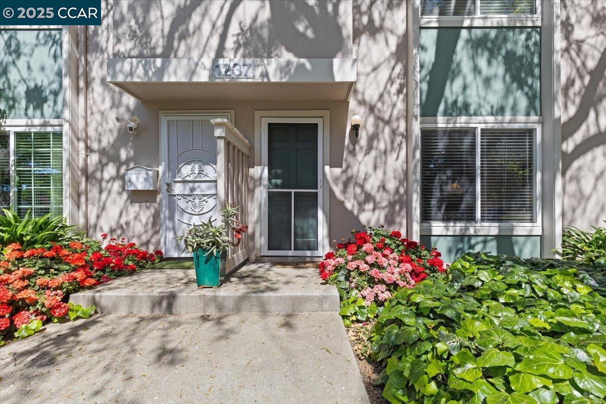 Detail Gallery Image 26 of 32 For 1237 Pine Creek Way #B,  Concord,  CA 94520 - 2 Beds | 1/1 Baths