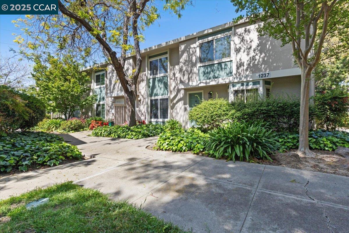 Detail Gallery Image 31 of 32 For 1237 Pine Creek Way #B,  Concord,  CA 94520 - 2 Beds | 1/1 Baths