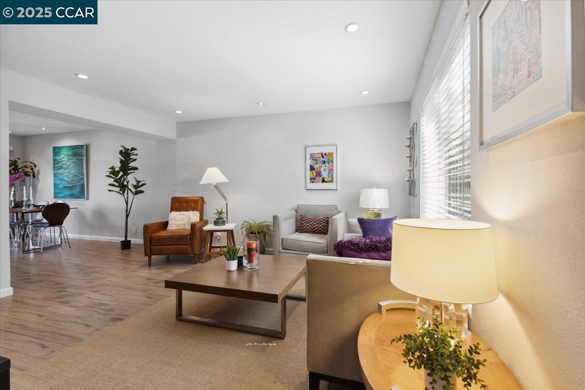 Detail Gallery Image 7 of 32 For 1237 Pine Creek Way #B,  Concord,  CA 94520 - 2 Beds | 1/1 Baths