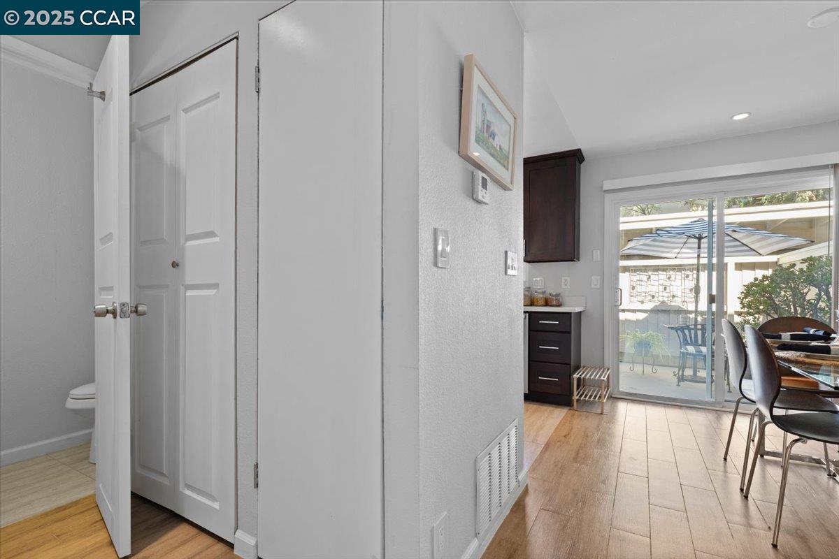 Detail Gallery Image 9 of 32 For 1237 Pine Creek Way #B,  Concord,  CA 94520 - 2 Beds | 1/1 Baths