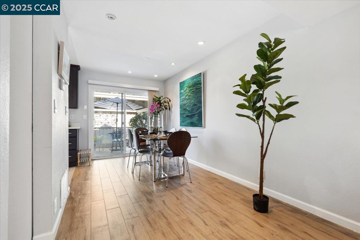 Detail Gallery Image 10 of 32 For 1237 Pine Creek Way #B,  Concord,  CA 94520 - 2 Beds | 1/1 Baths