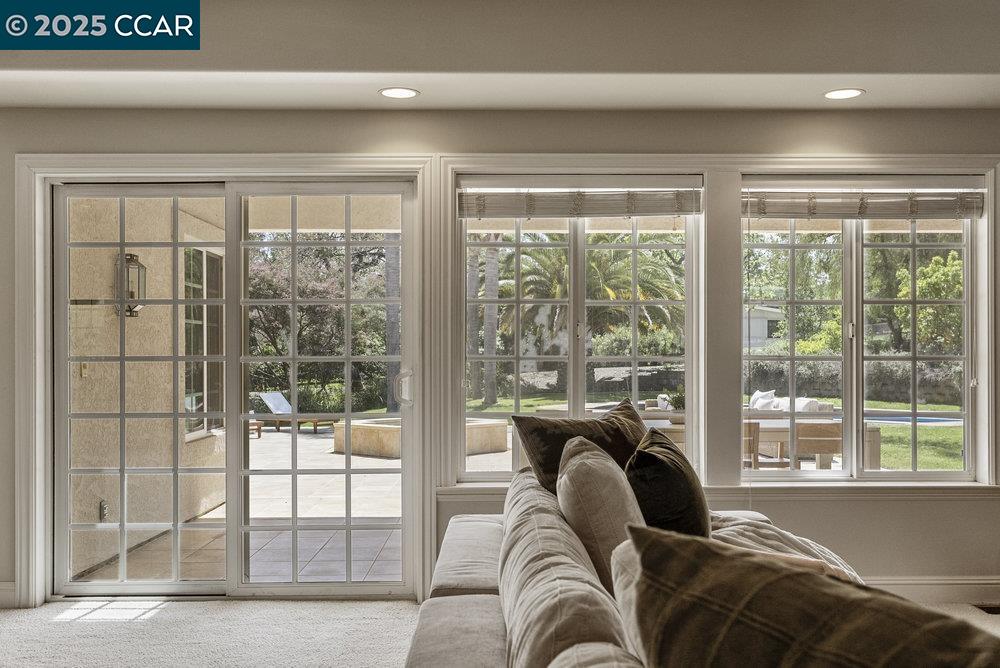 Detail Gallery Image 14 of 56 For 195 Pine Creek Rd, Walnut Creek,  CA 94598 - 4 Beds | 3/1 Baths