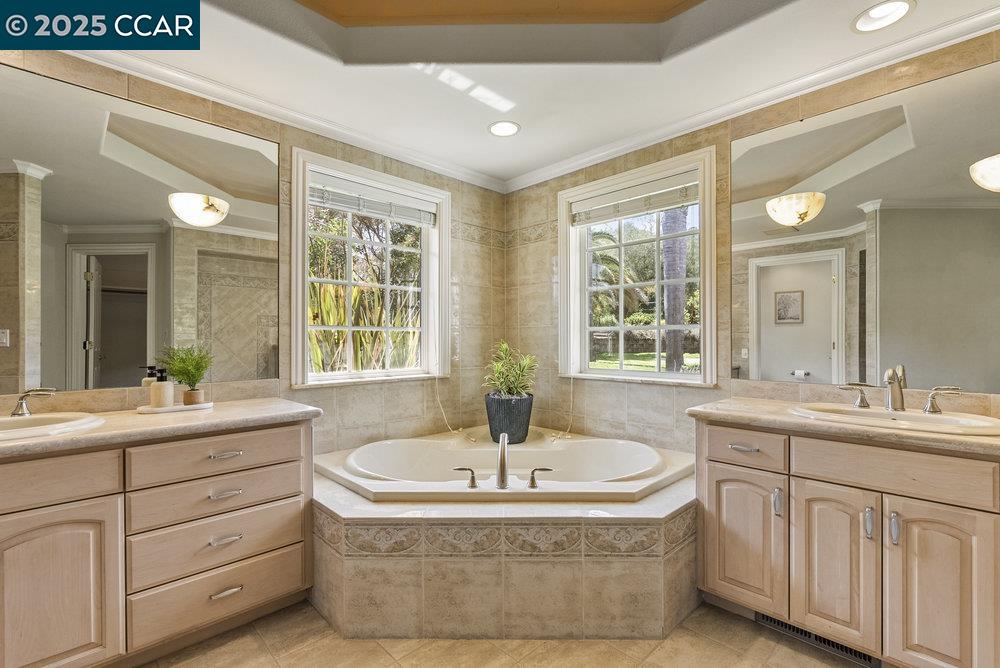 Detail Gallery Image 25 of 56 For 195 Pine Creek Rd, Walnut Creek,  CA 94598 - 4 Beds | 3/1 Baths