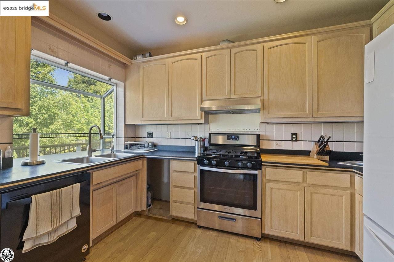 Detail Gallery Image 11 of 60 For 21205 Rising Sun Mine Rd, Twain Harte,  CA 95383 - 3 Beds | 2 Baths