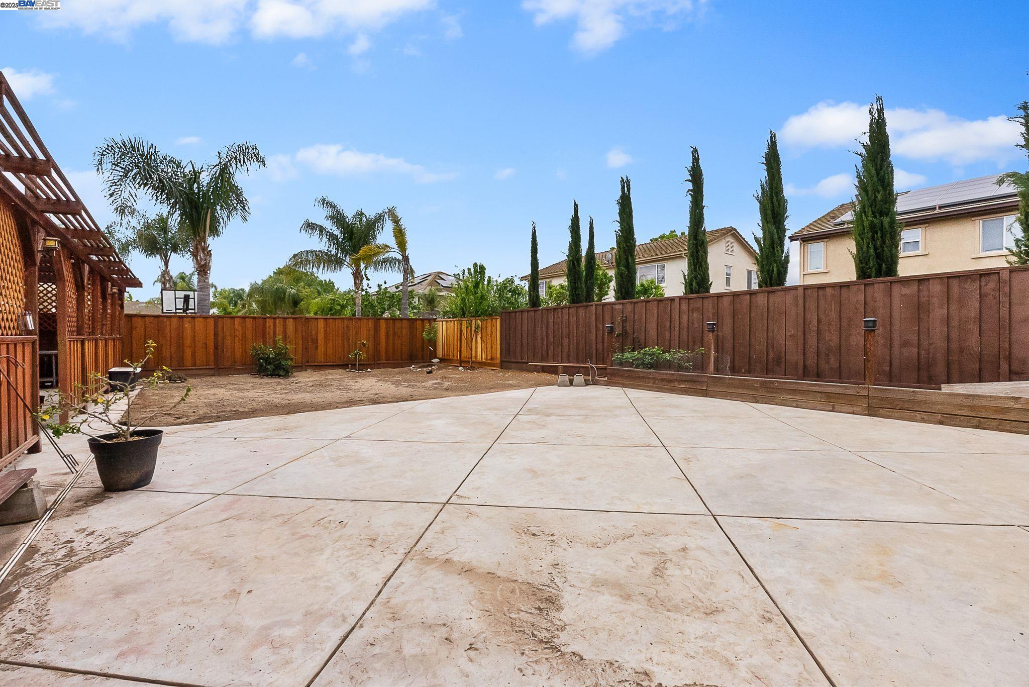 Detail Gallery Image 11 of 39 For 1906 Wilson Ct, Antioch,  CA 94509 - 5 Beds | 3 Baths