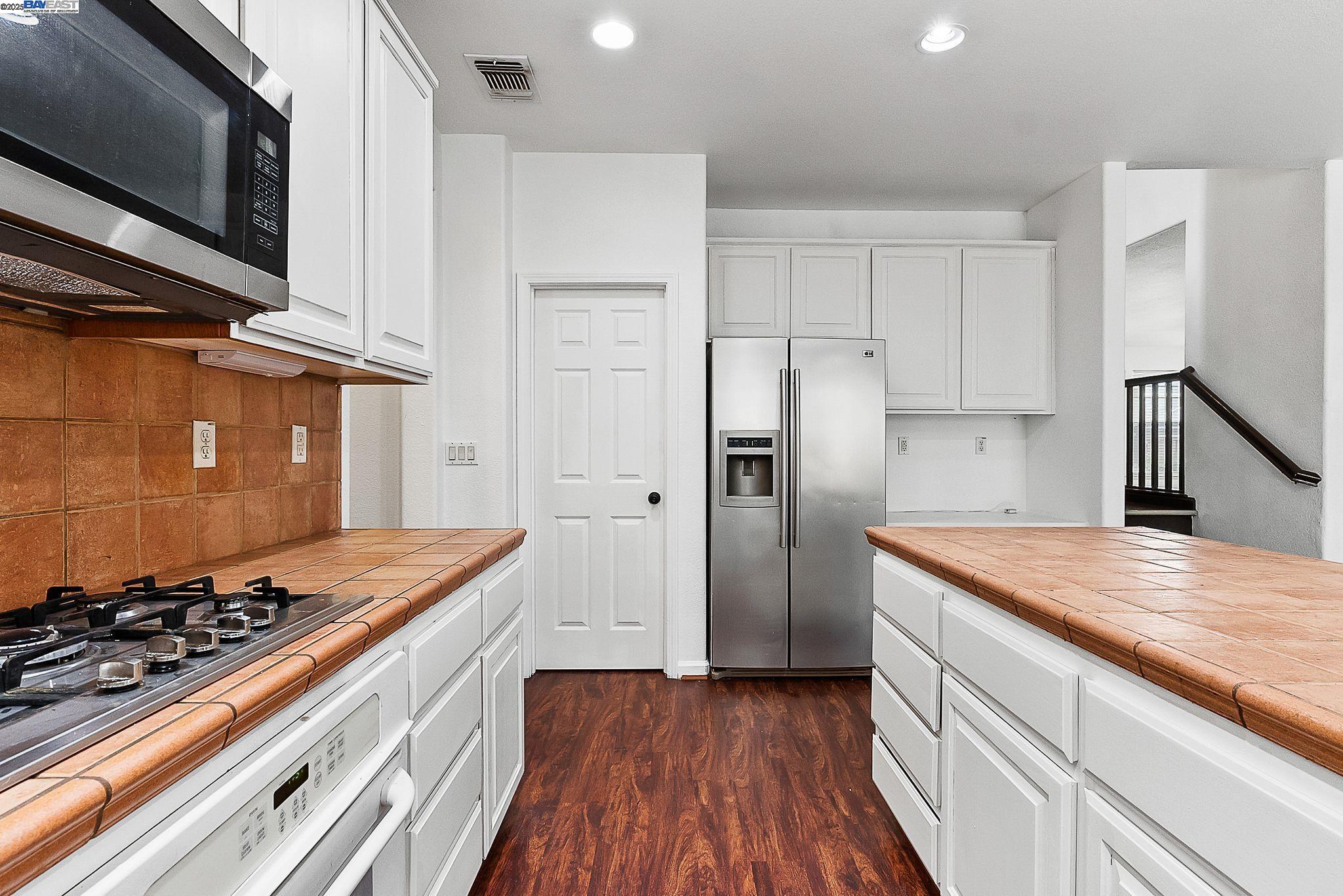 Detail Gallery Image 16 of 39 For 1906 Wilson Ct, Antioch,  CA 94509 - 5 Beds | 3 Baths
