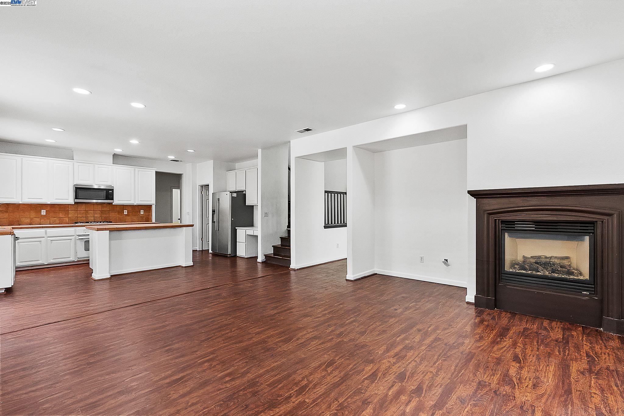 Detail Gallery Image 8 of 39 For 1906 Wilson Ct, Antioch,  CA 94509 - 5 Beds | 3 Baths