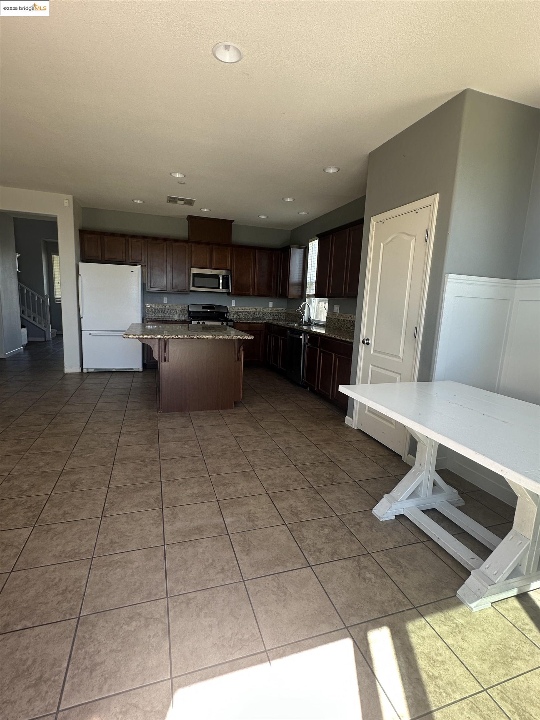 649 Poplar Ct, Oakley, California 94561, 5 Bedrooms Bedrooms, 12 Rooms Rooms,3 BathroomsBathrooms,Residential Lease,For Rent,649 Poplar Ct,41094094